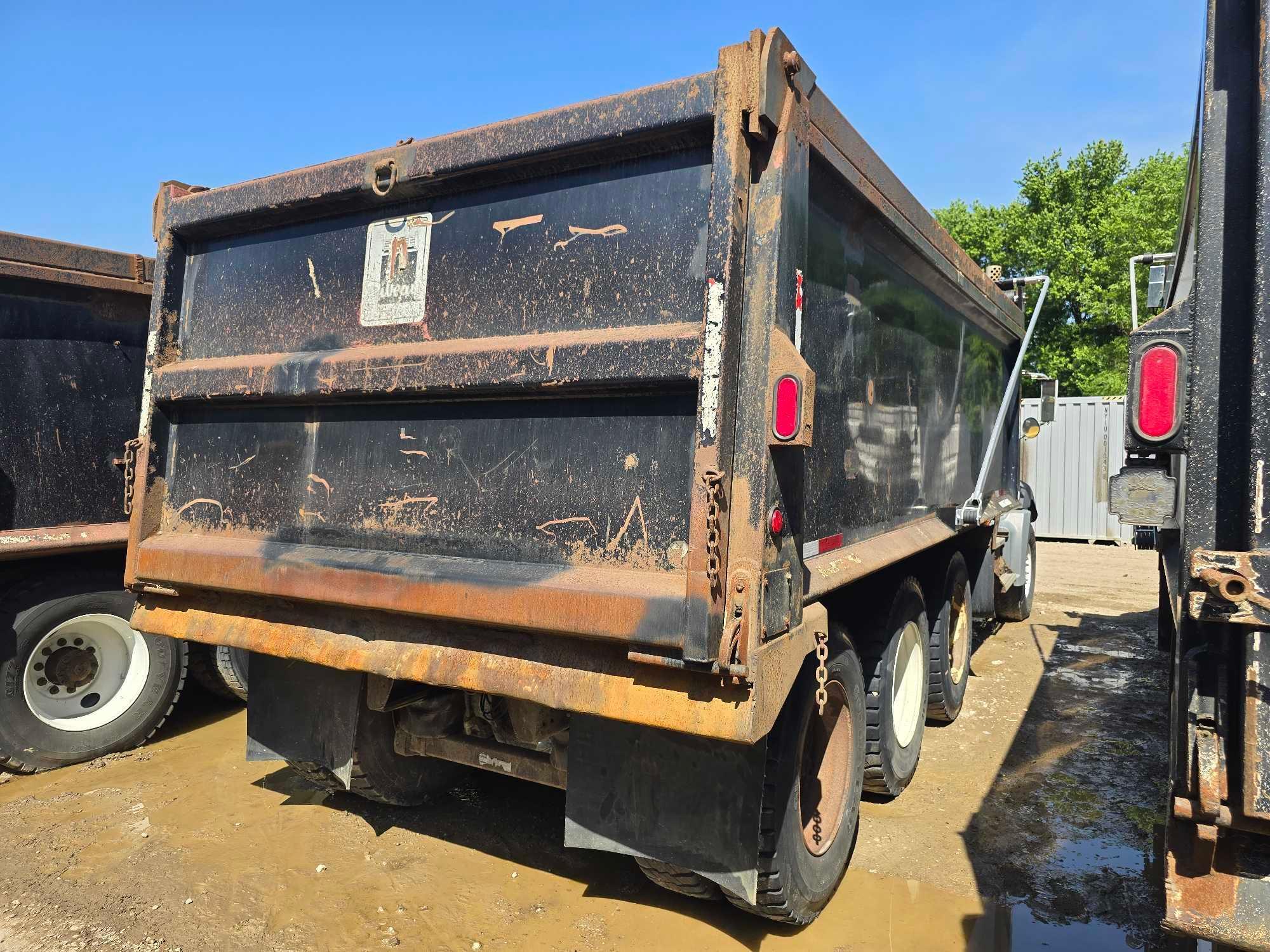 2009 MACK GU814 DUMP TRUCK VN:M001005 powered by Mack MP7 diesel engine, 395hp, equipped with Mack