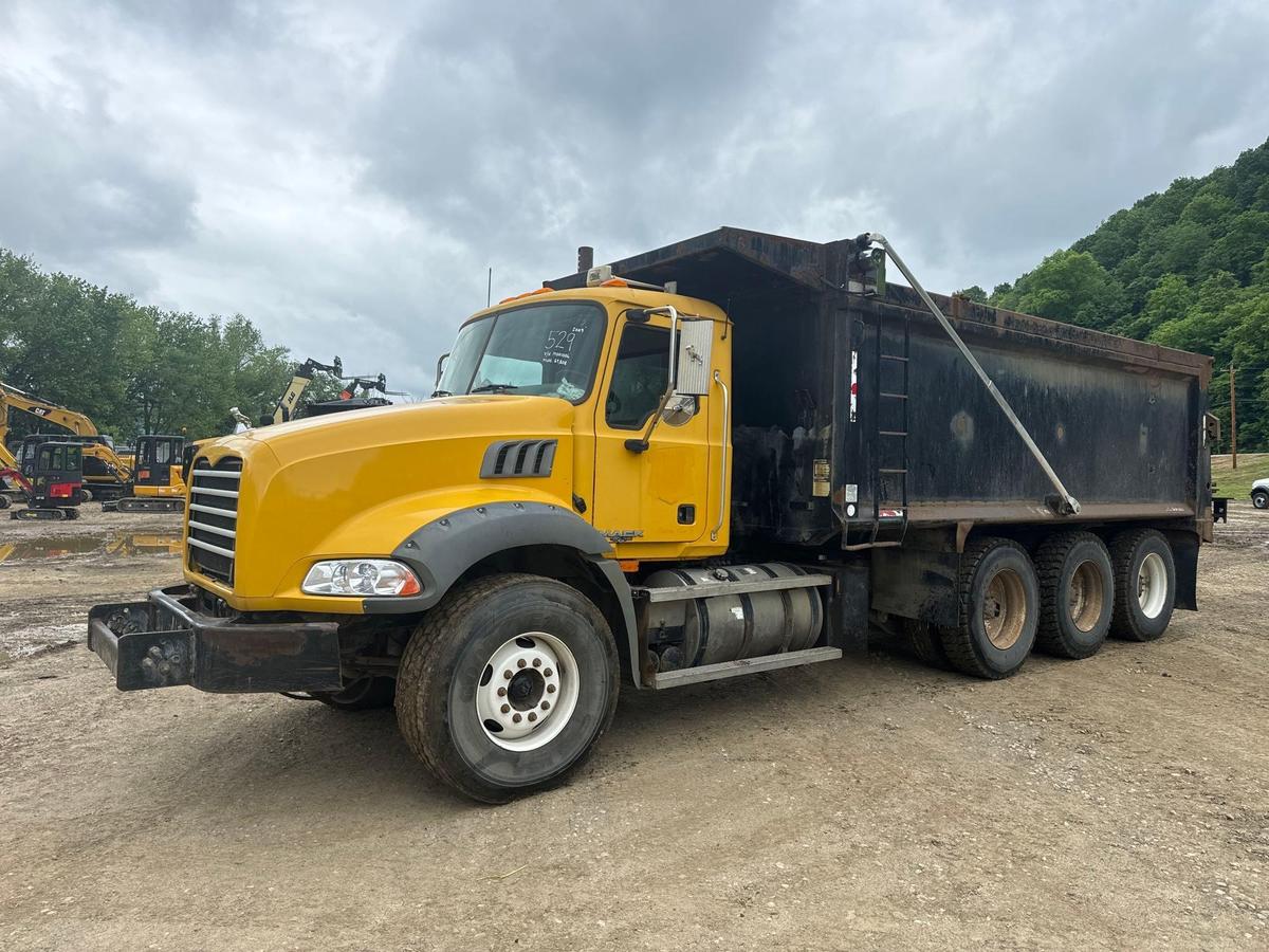 2009 MACK GU814 DUMP TRUCK VN:M001006 powered by Mack MP7 diesel engine, 395hp, equipped with Mack