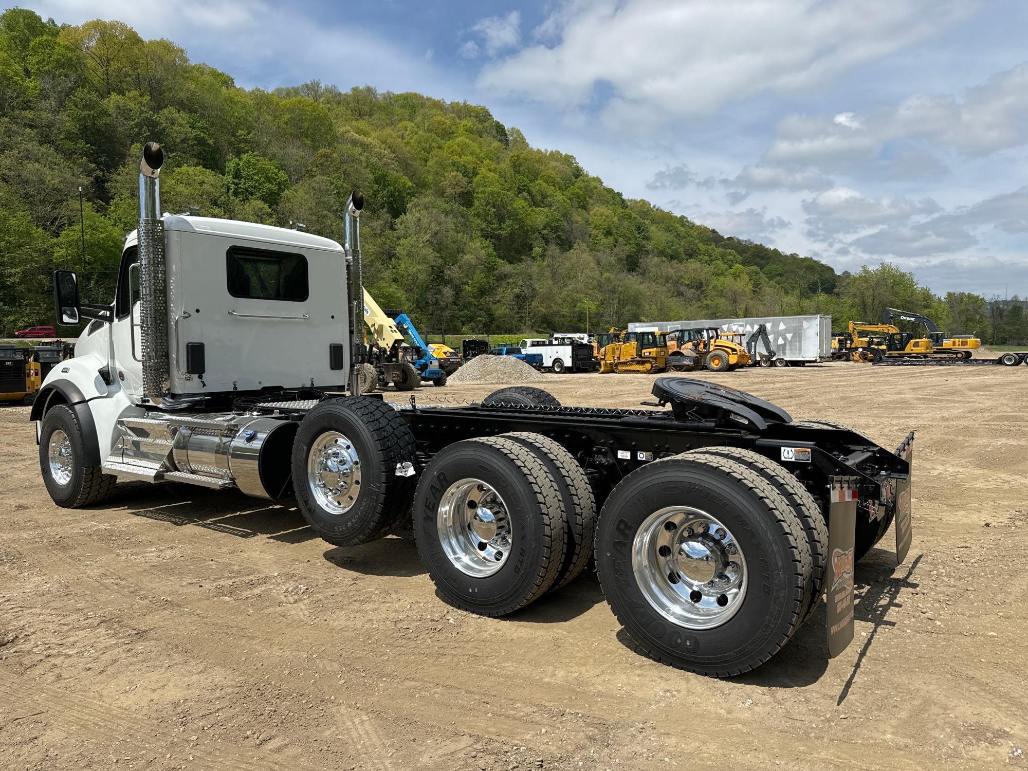 2025...KENWORTH T880 HEAVY HAUL TRUCK TRACTOR V-141585, powered by Cummins X15 diesel engine, 565hp,