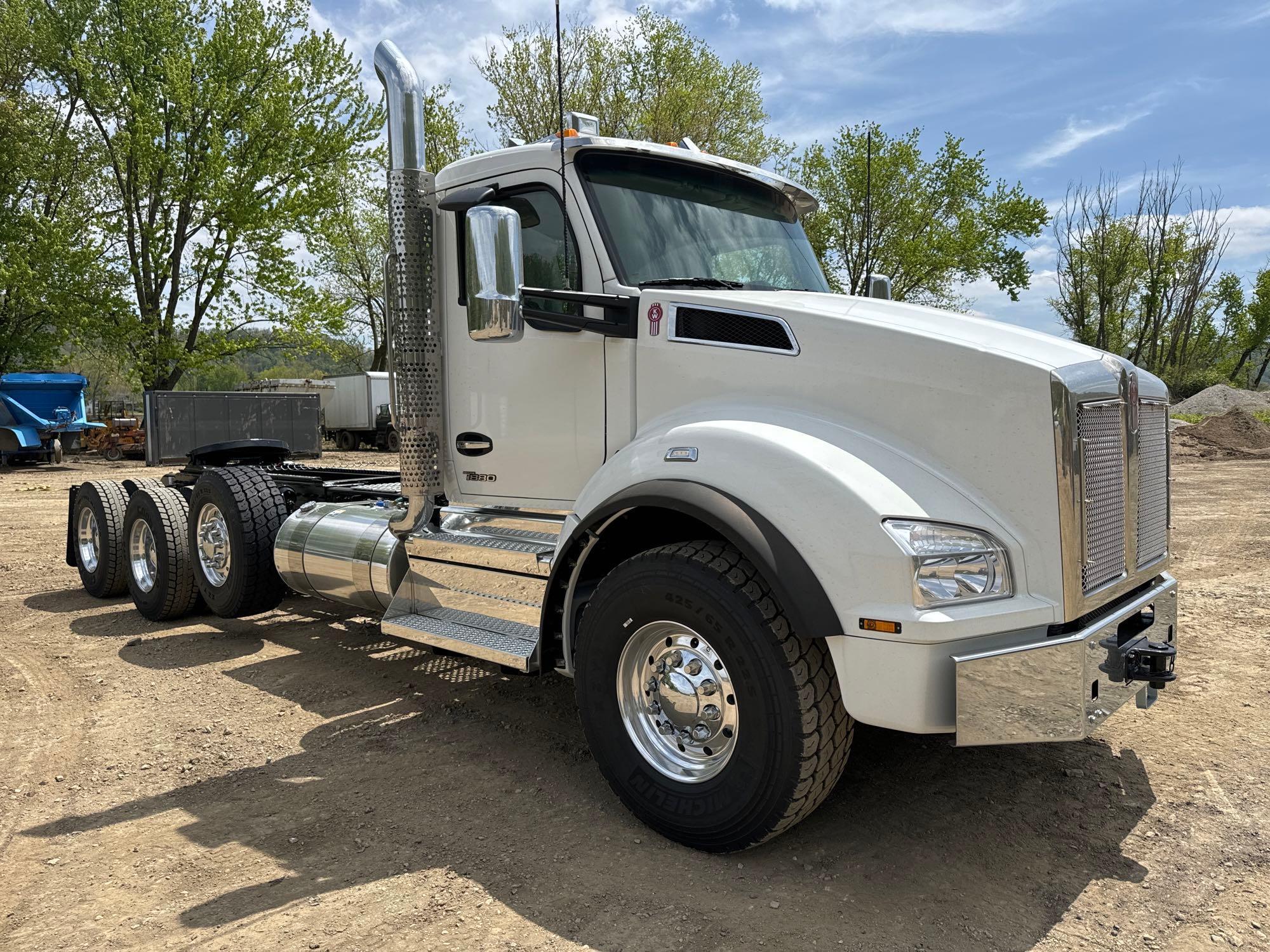 2025...KENWORTH T880 HEAVY HAUL TRUCK TRACTOR V-141585, powered by Cummins X15 diesel engine, 565hp,