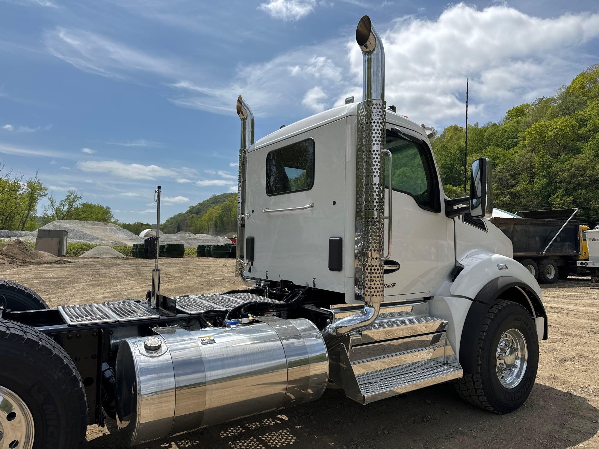 2025...KENWORTH T880 HEAVY HAUL TRUCK TRACTOR V-141585, powered by Cummins X15 diesel engine, 565hp,