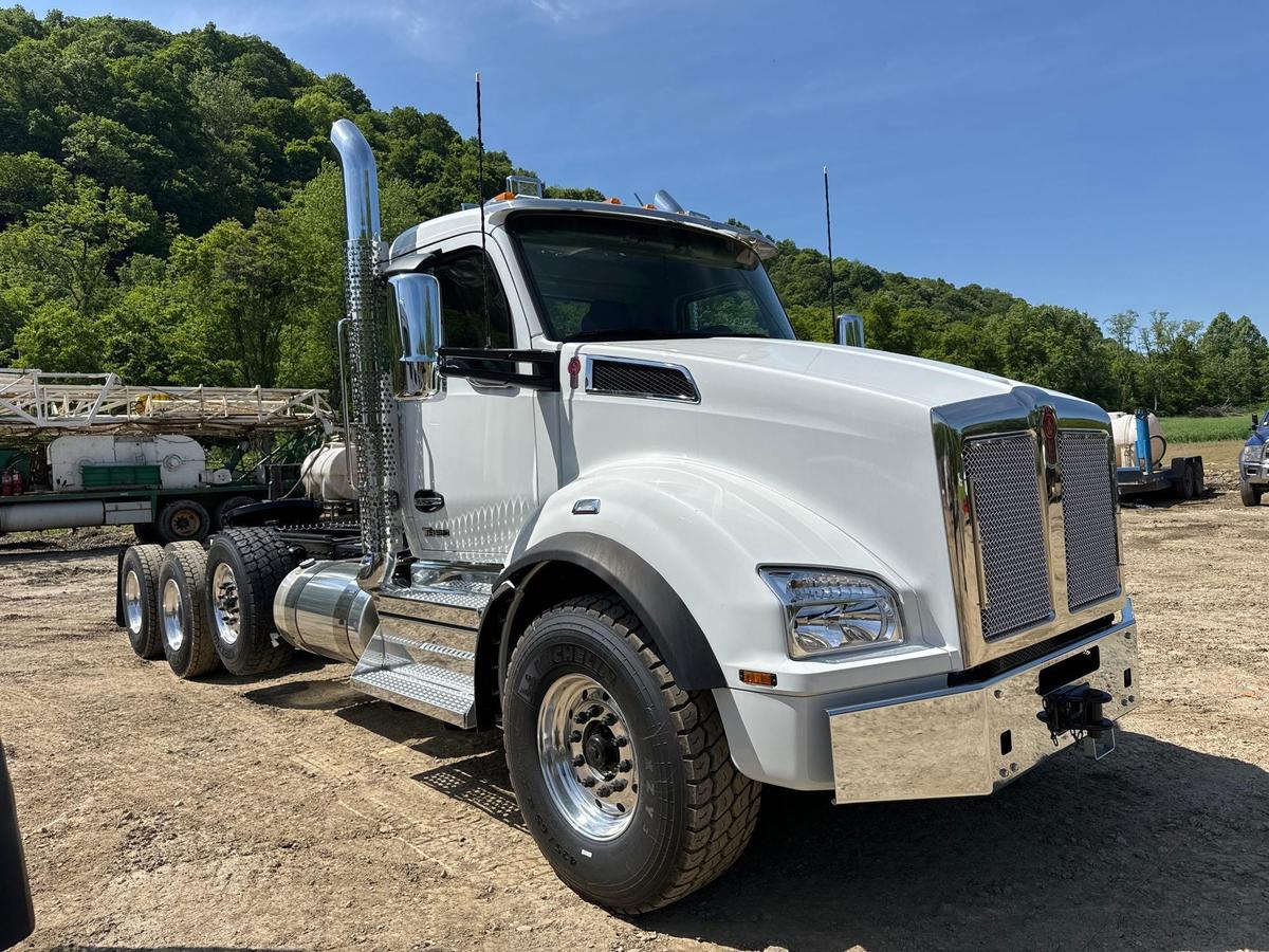 2025...KENWORTH T880 HEAVY HAUL TRUCK TRACTOR V-141584, powered by Cummins X15 diesel engine, 565hp,