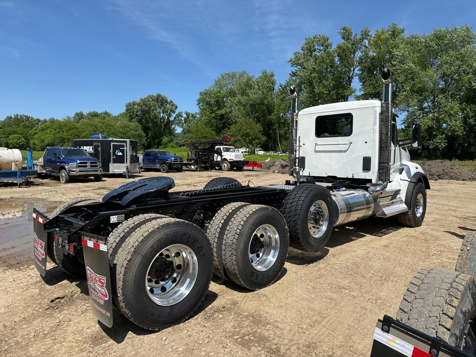 2025...KENWORTH T880 HEAVY HAUL TRUCK TRACTOR V-141584, powered by Cummins X15 diesel engine, 565hp,