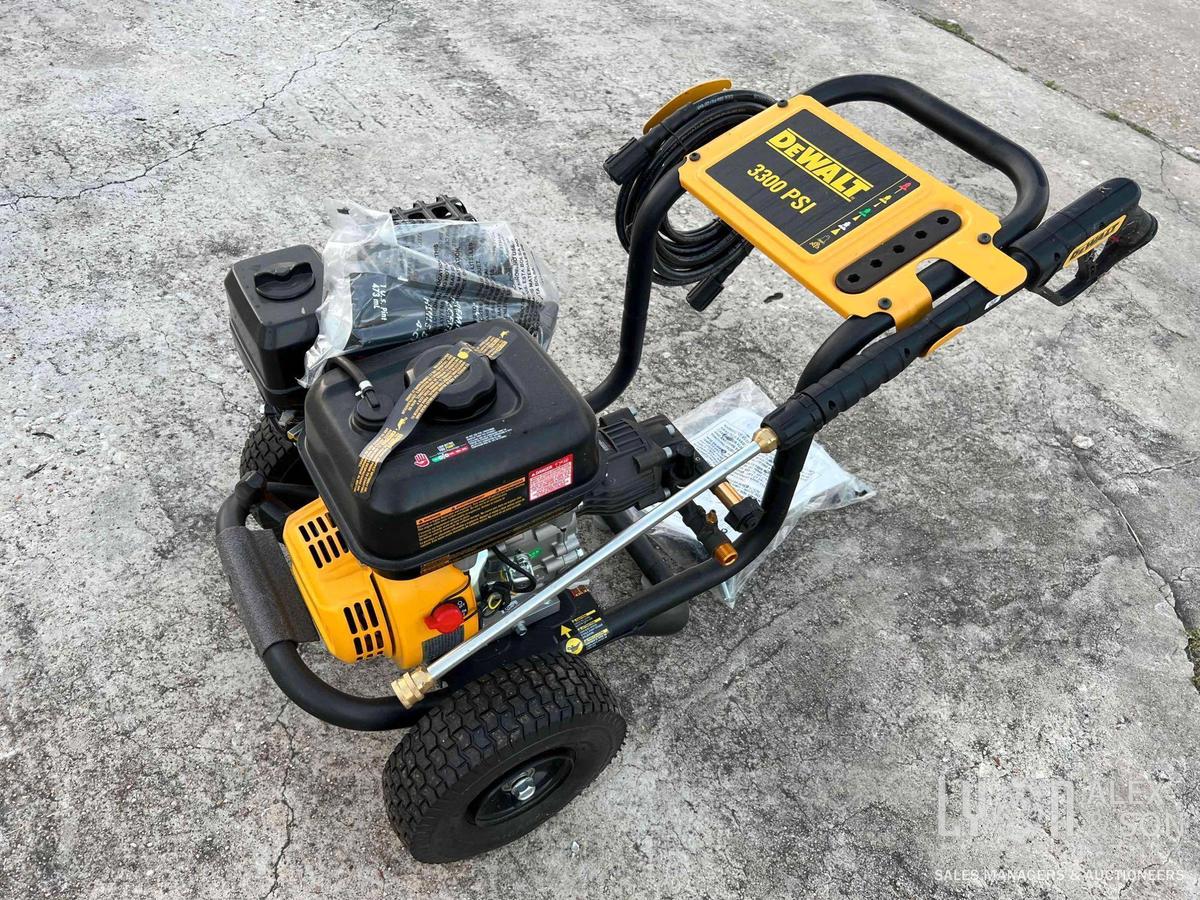 NEW DEWALT 61147 3300PSI PRESSURE WASHER powered by Dewalt 208cc gas engine, equipped with 2.4 GPM,