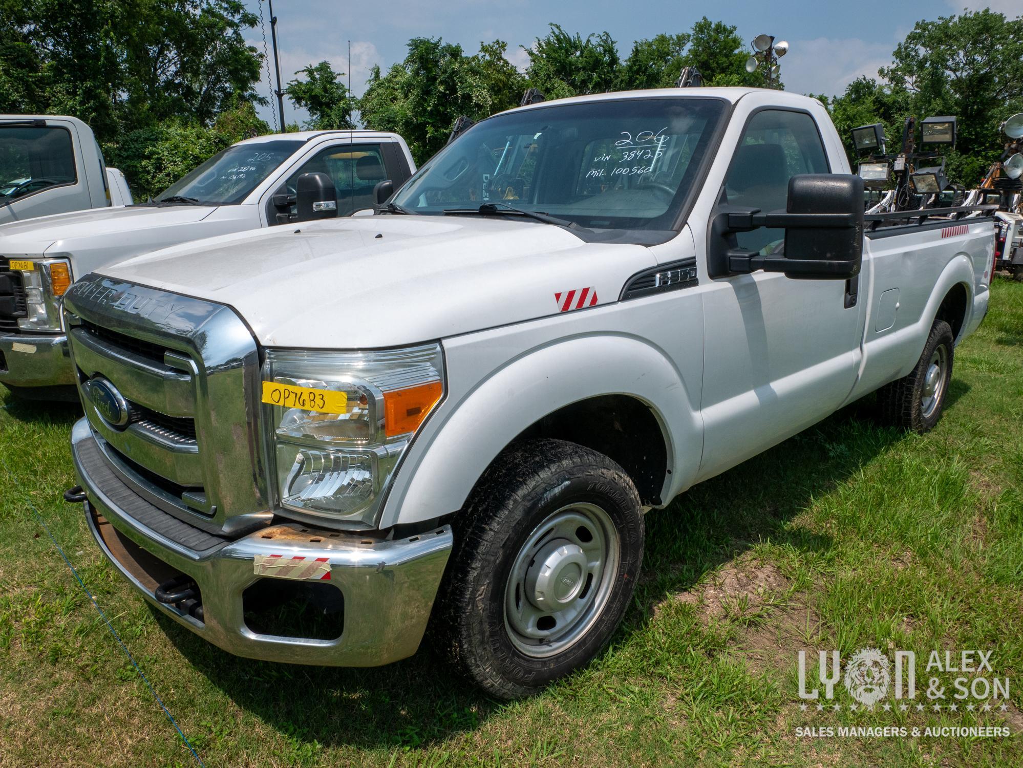 2015 FORD F350 PICKUP TRUCK VN:C38425 powered by gas engine, equipped with automatic transmission,