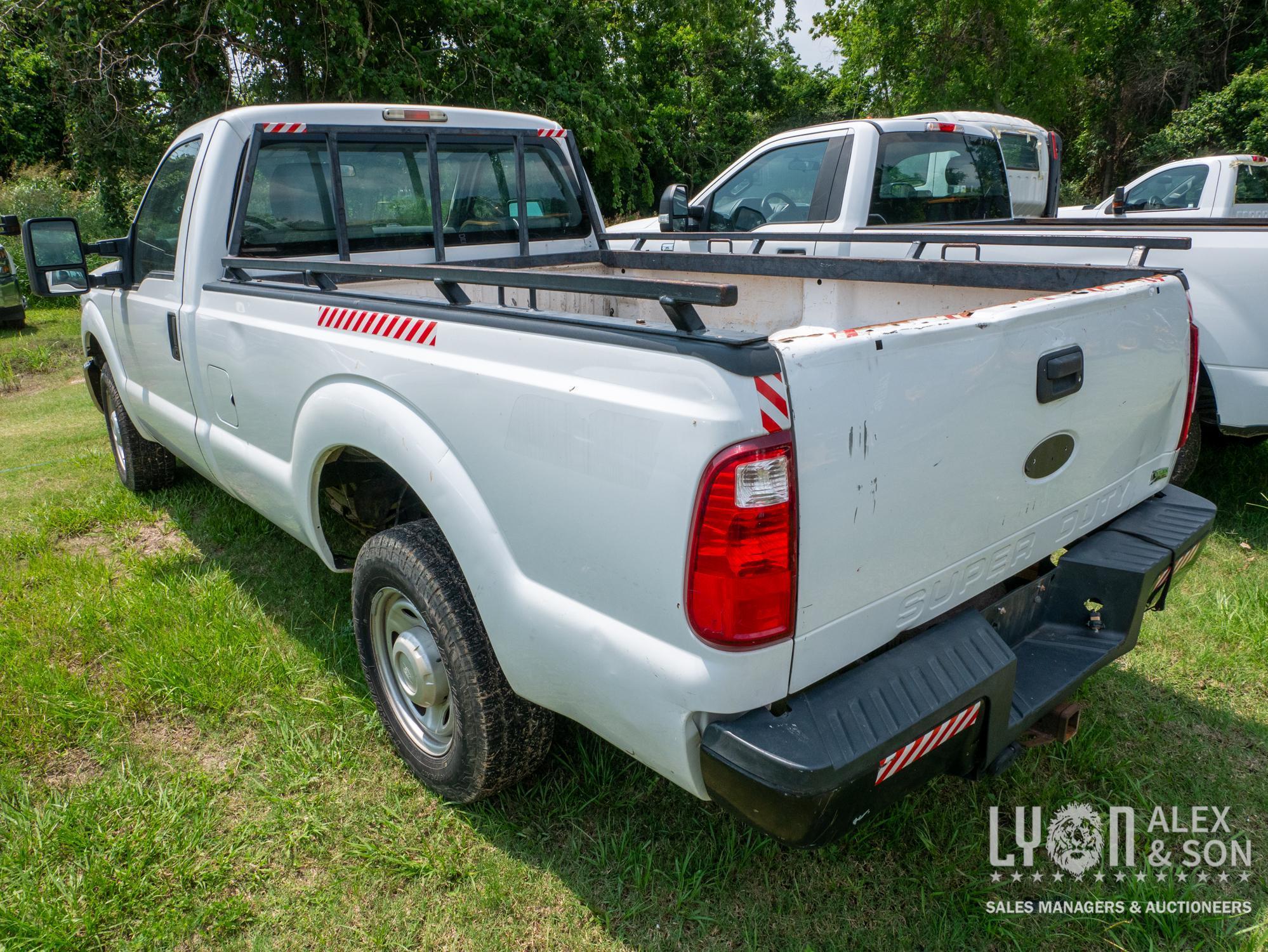 2015 FORD F350 PICKUP TRUCK VN:C38425 powered by gas engine, equipped with automatic transmission,