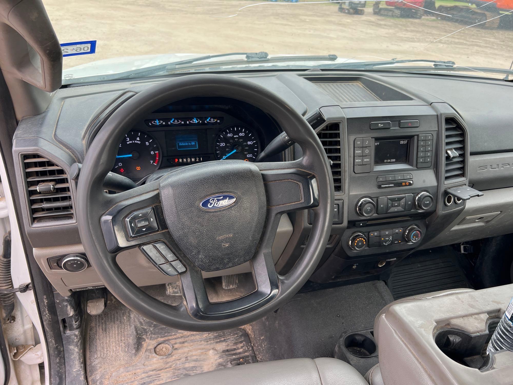 2017 FORD F350 UTILITY TRUCK VN:E78696 equipped with automatic transmission, power steering, utility