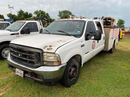 2002 FORD F350 SERVICE TRUCK VN:B04616 powered by gas engine, equipped with automatic transmission,