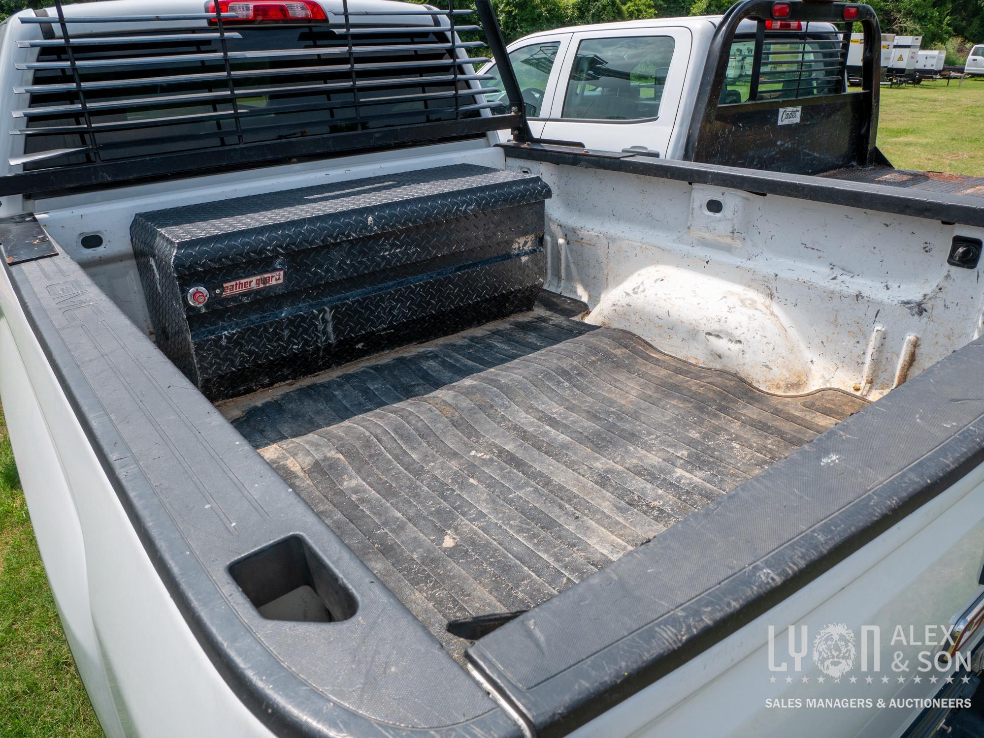 2017 GMC 2500 PICKUP TRUCK VN:138827 4x4, equipped with automatic transmission, power steering, crew