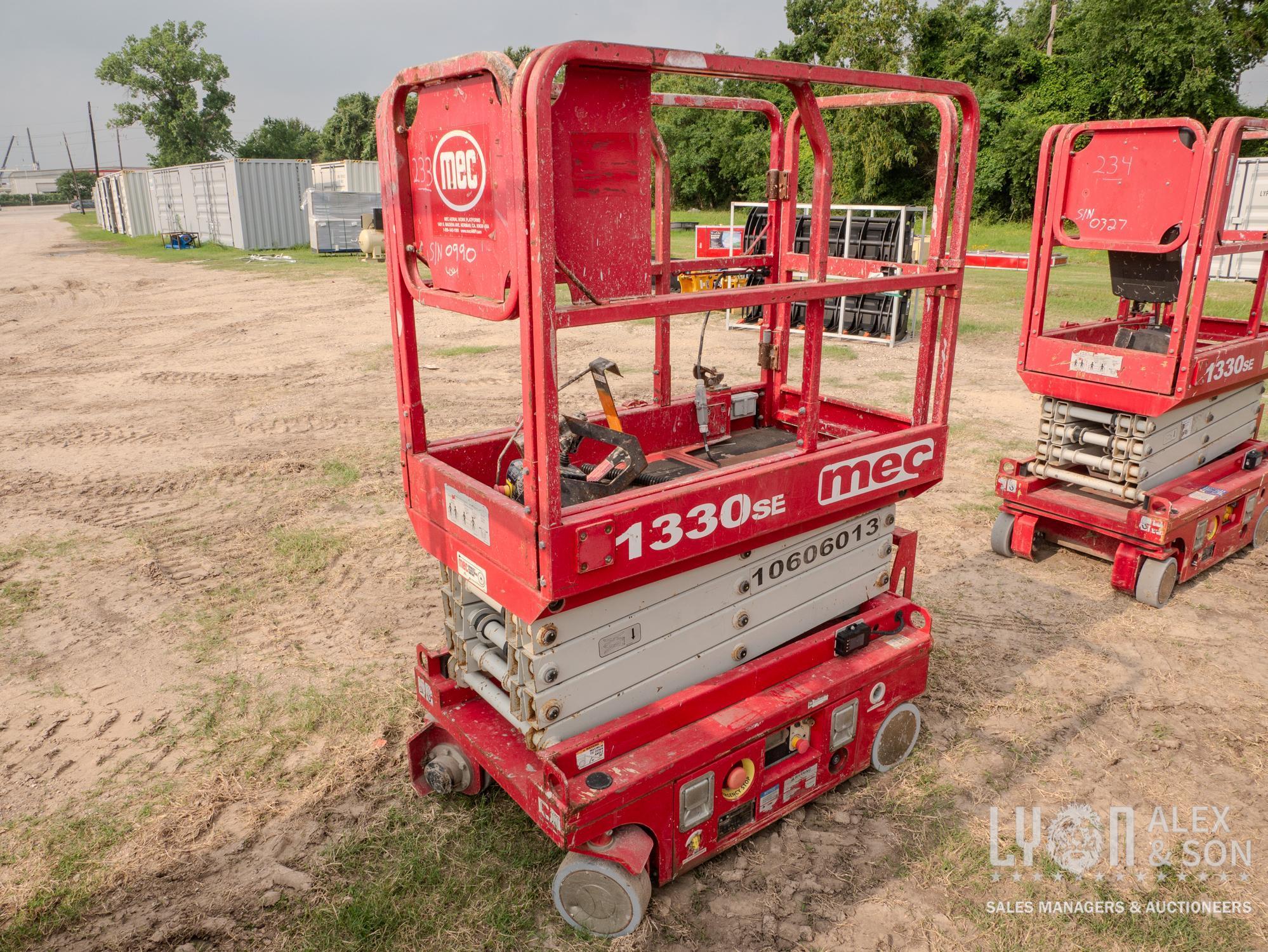 2017 MEC 1330SE SCISSOR LIFT SN:16300990 electric powered, equipped with 13ft. Platform height,