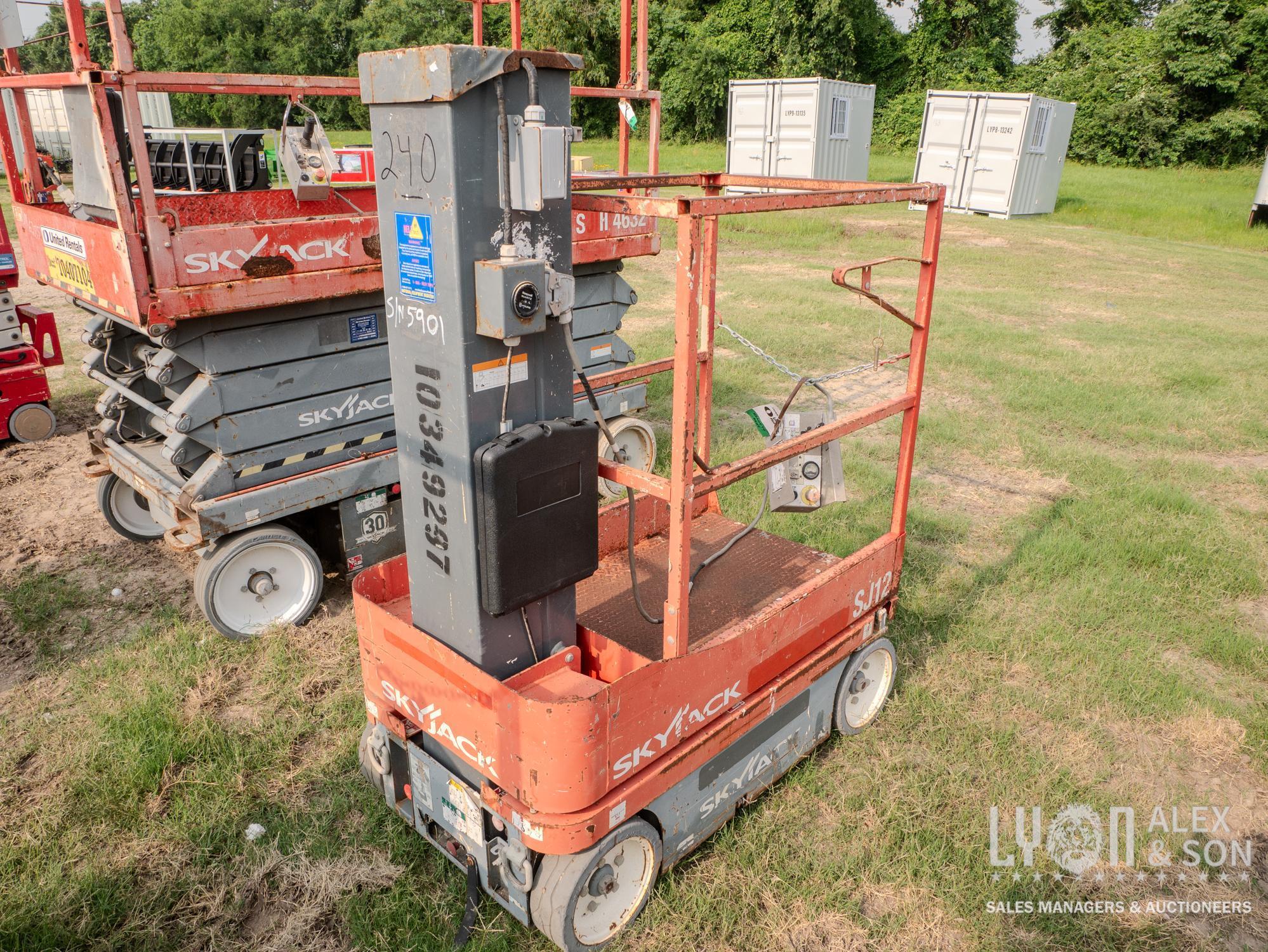 2015 SKYJACK SJ12 SCISSOR LIFT SN:14005901 electric powered, equipped with 12ft. Platform height.