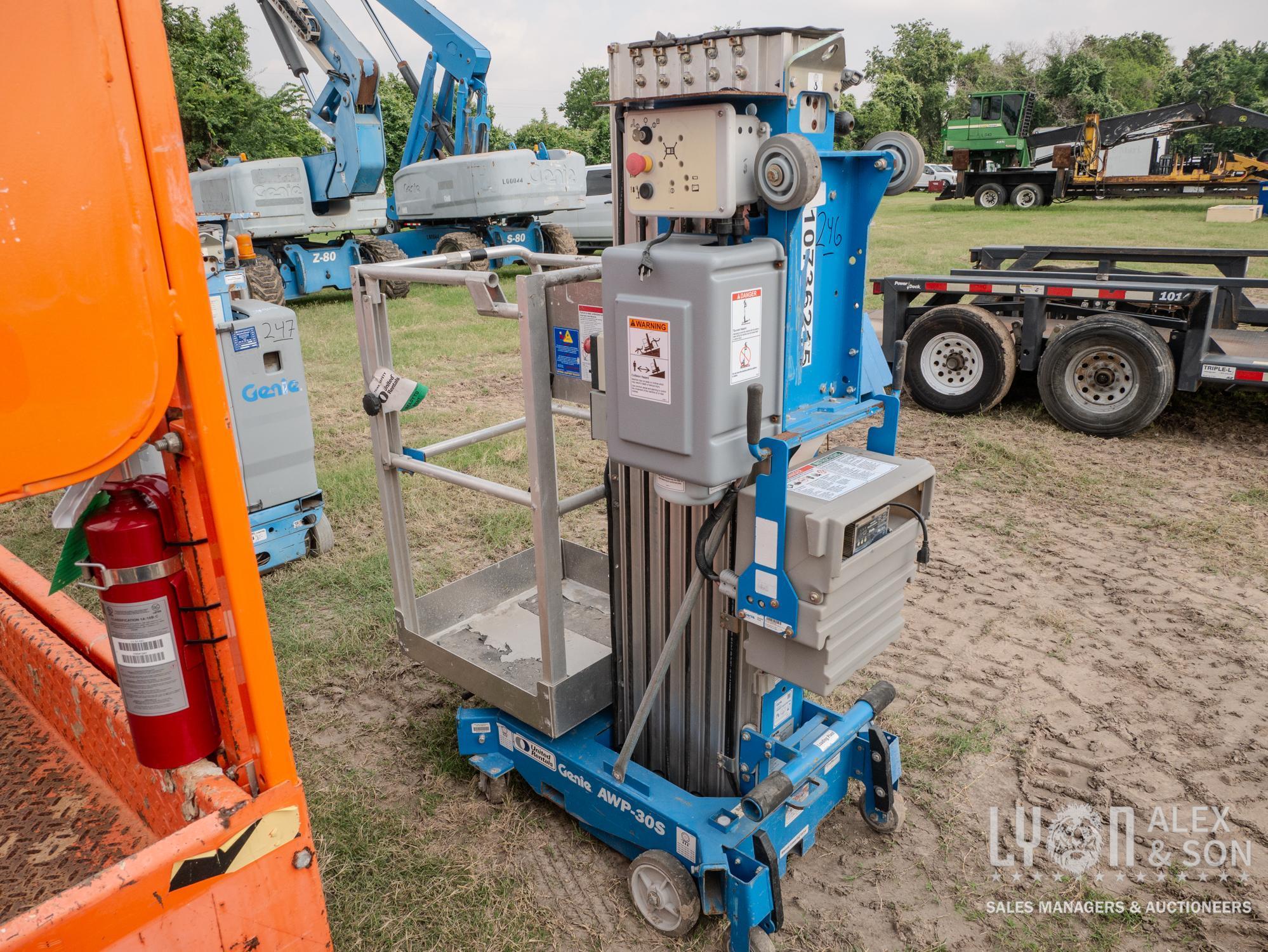 2018 GENIE AWP-30SDC SCISSOR LIFT SN:AWPG-92059 electric powered, equipped with 30ft. Platform