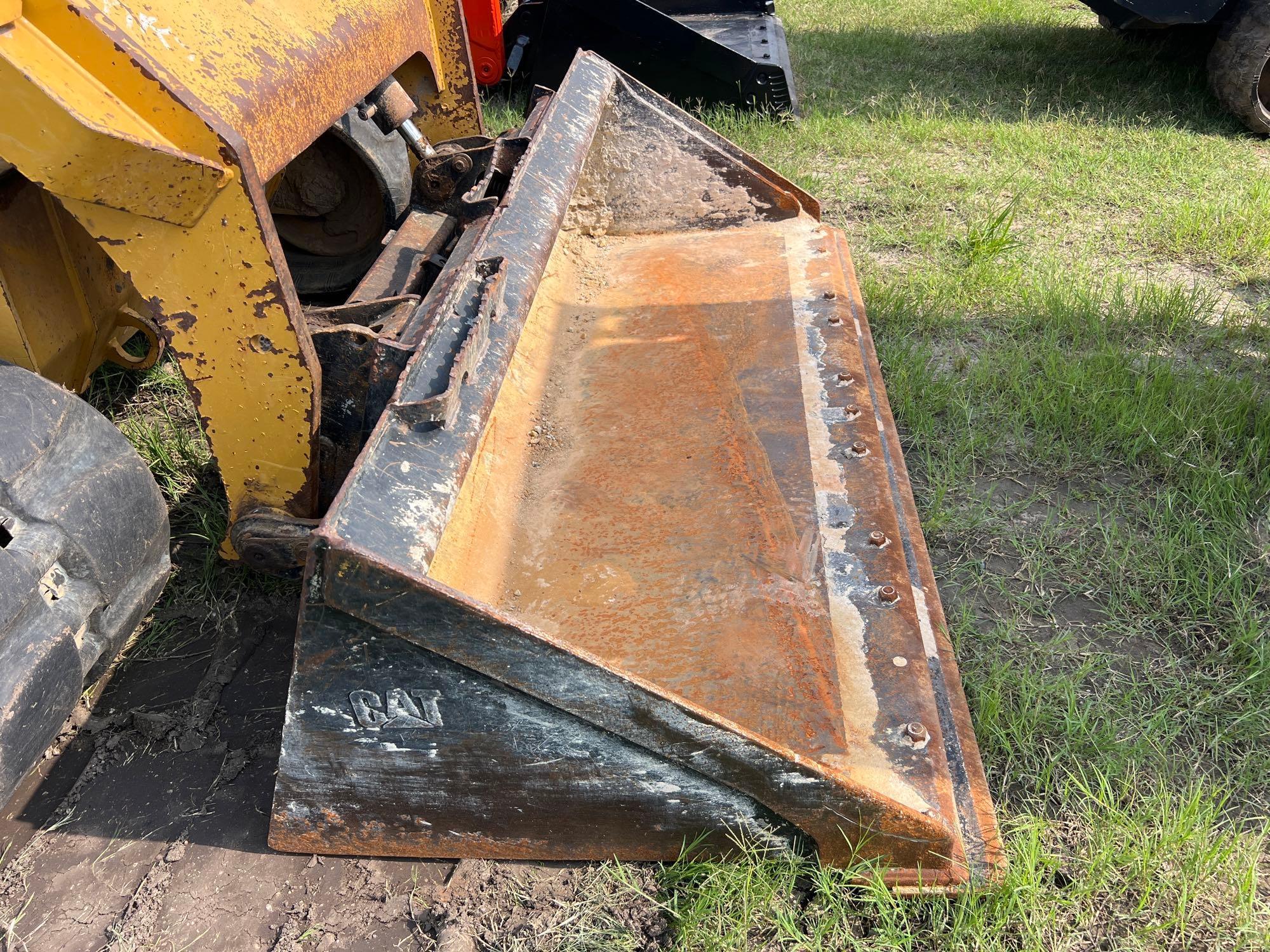 2018 CAT 299D2 RUBBER TRACKED SKID STEER SN:FD203295 powered by Cat diesel engine, equipped with