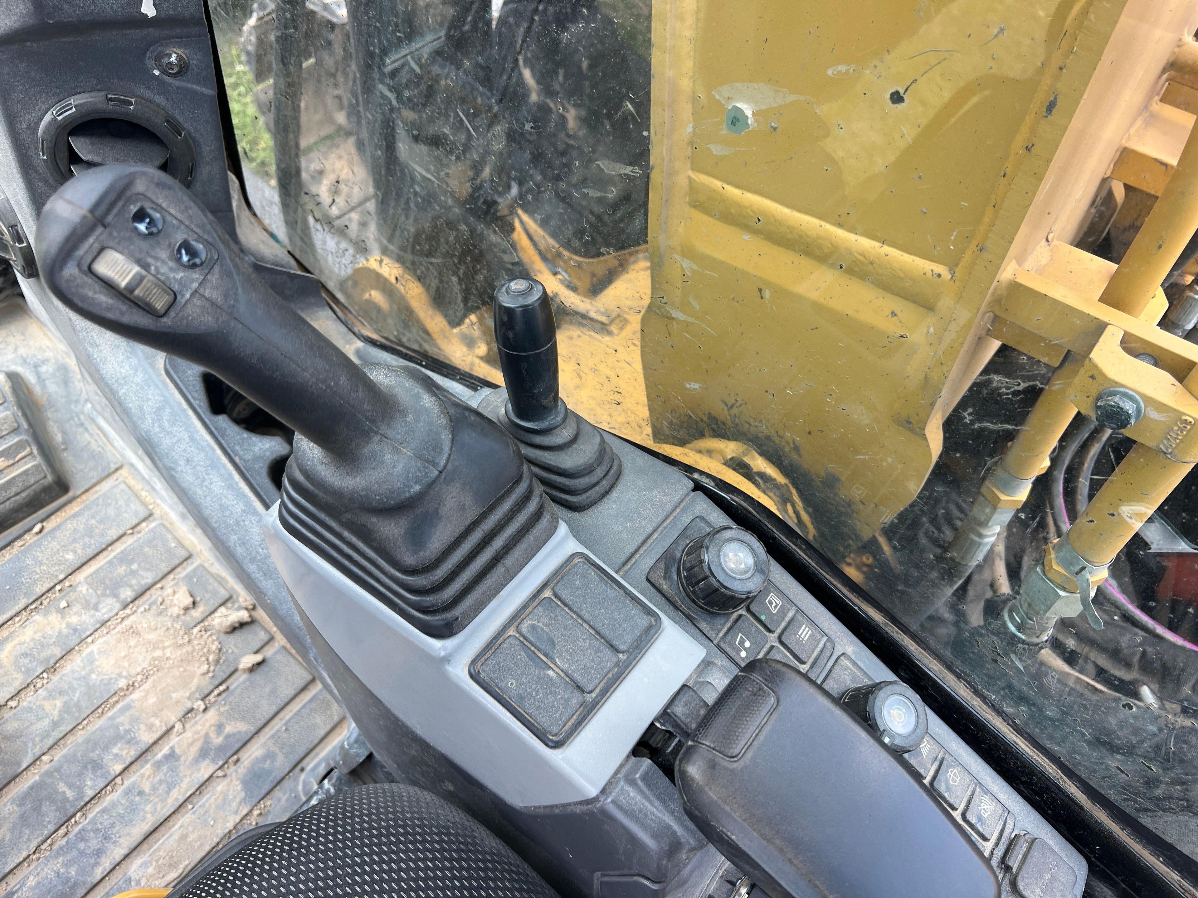 2019 CAT 307.5 HYDRAULIC EXCAVATOR SN:GW701306 powered by Cat diesel engine, equipped with Cab, air,