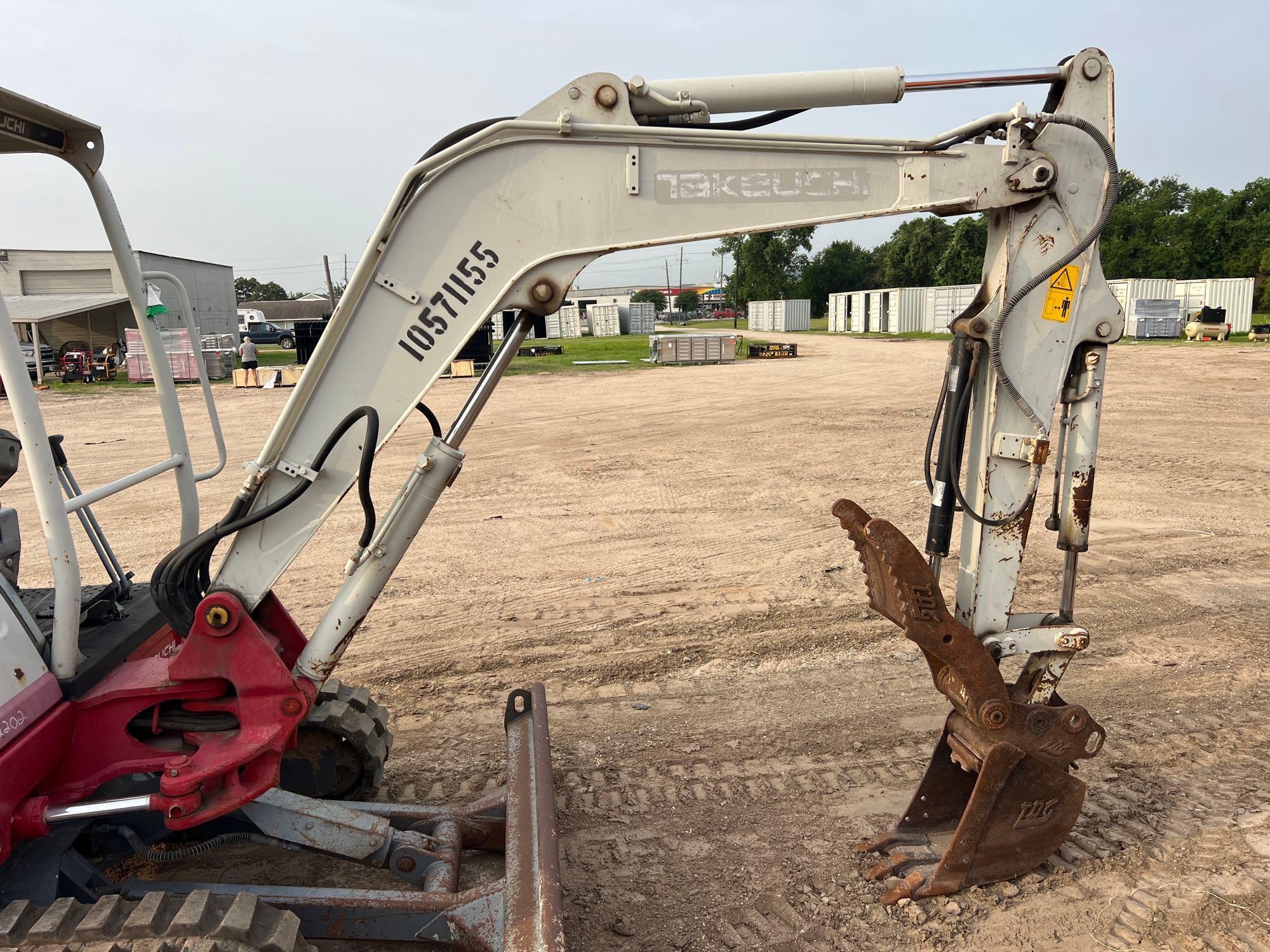2017 TAKEUCHI TB240 HYDRAULIC EXCAVATOR SN:124002202 powered by diesel engine, equipped with OROPS,