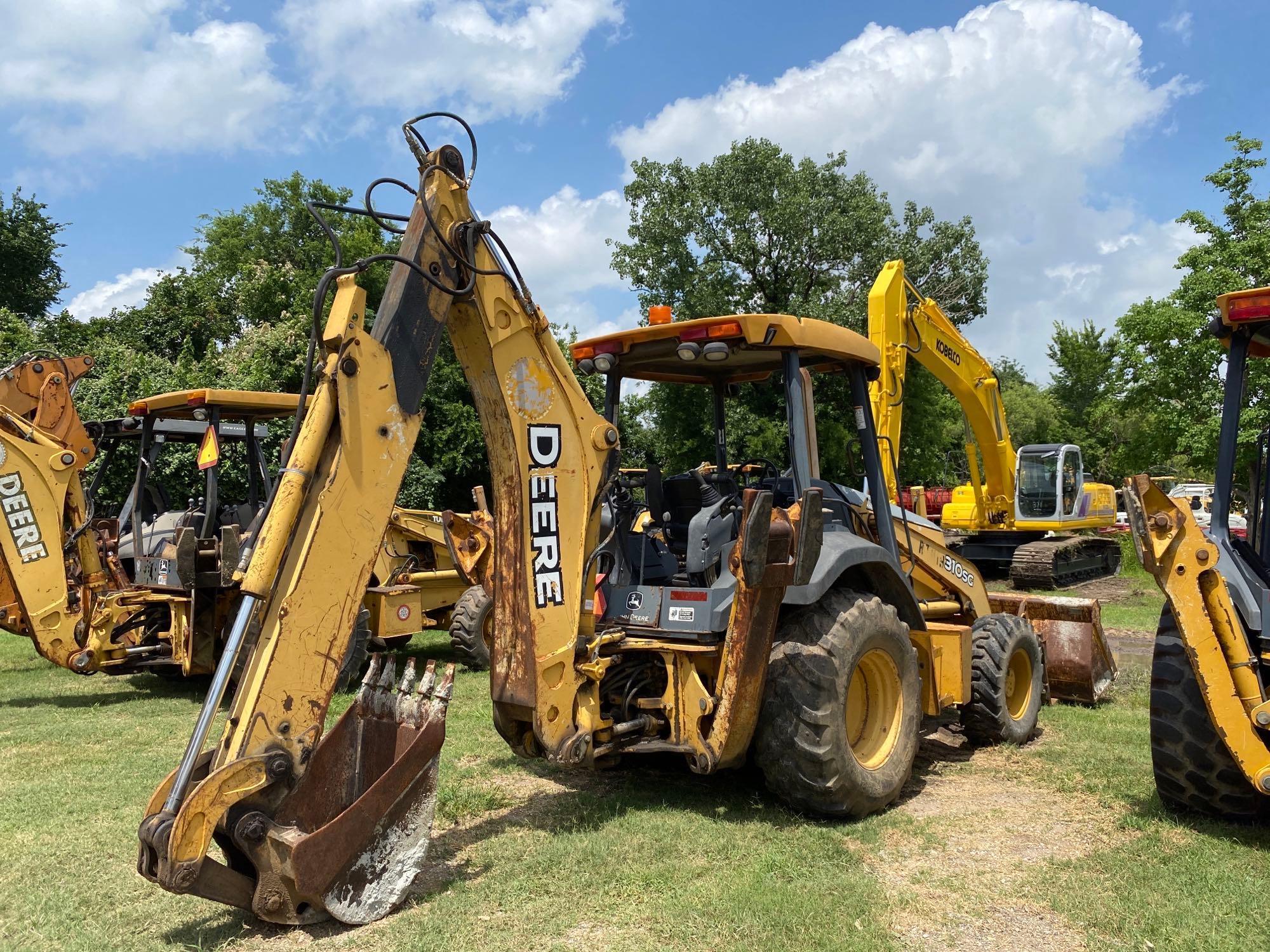 JOHN DEERE 310 SUPER G TRACTOR LOADER BACKHOE SN:951856 4x4, powered by John Deere diesel engine,