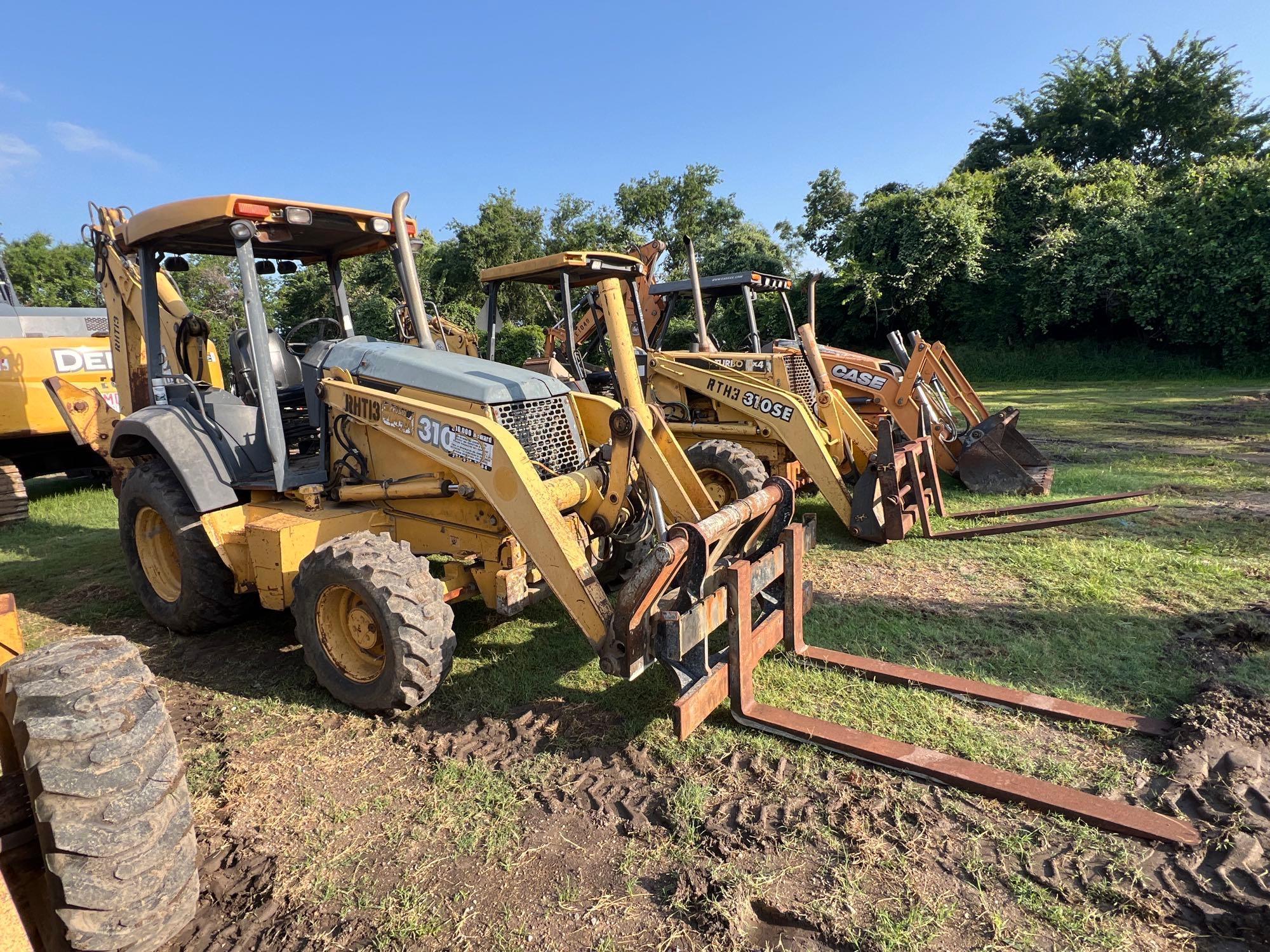 JOHN DEERE 310 SUPER G TRACTOR LOADER BACKHOE SN:940456 4x4, powered by John Deere diesel engine,