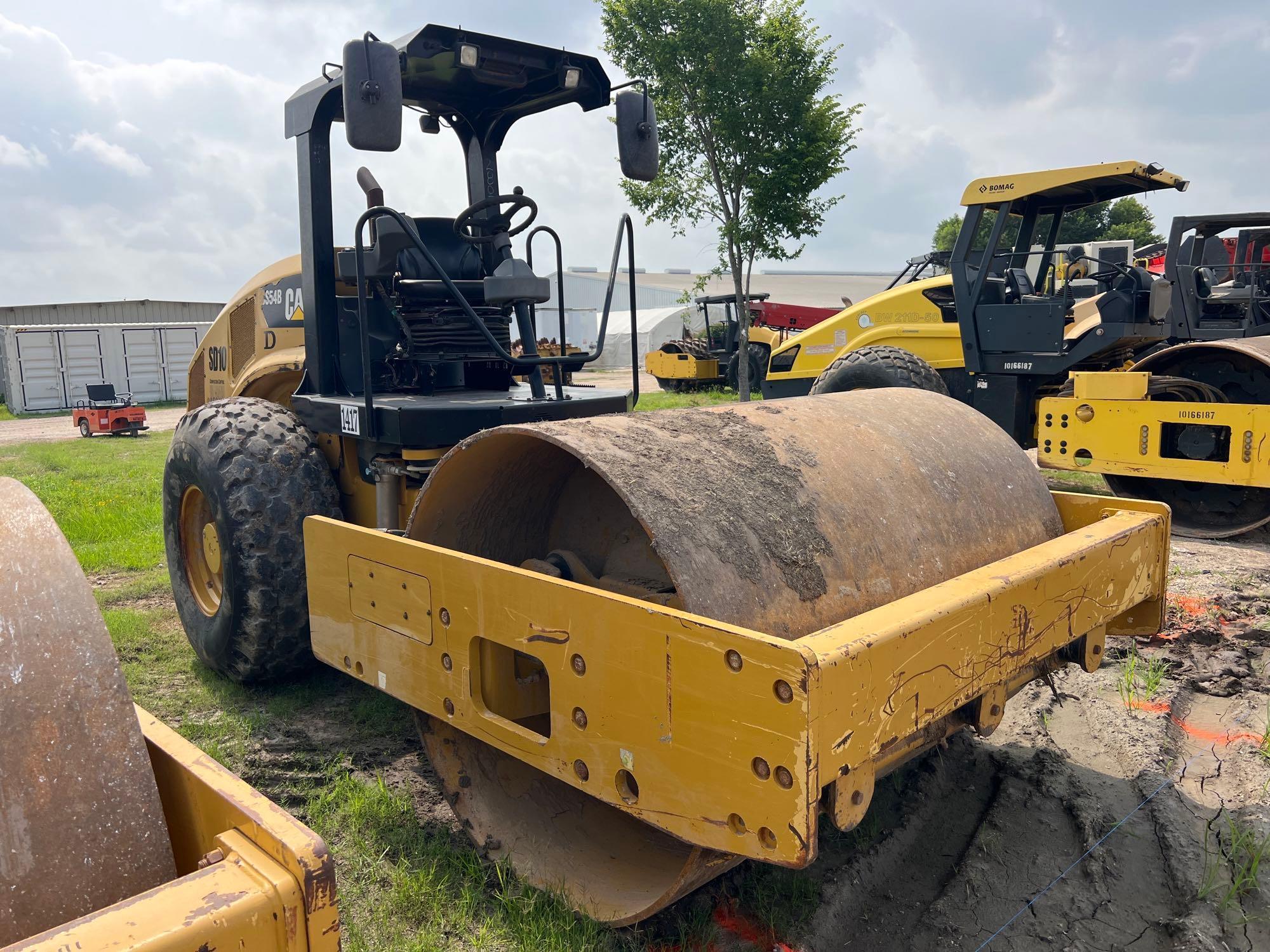 2015 CAT CS54B VIBRATORY ROLLER SN:ECS500114 powered by Cat diesel engine, equipped with OROPS,