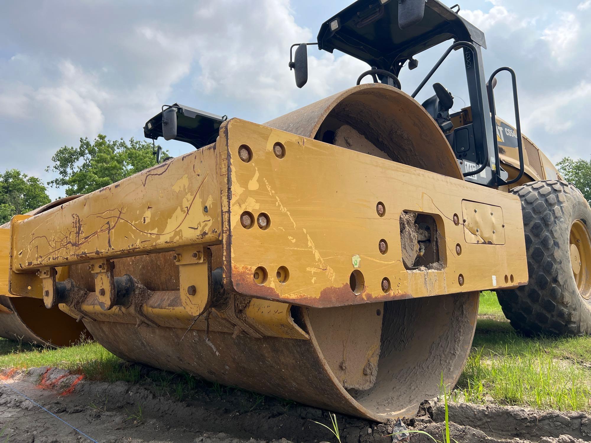 2015 CAT CS54B VIBRATORY ROLLER SN:ECS500114 powered by Cat diesel engine, equipped with OROPS,