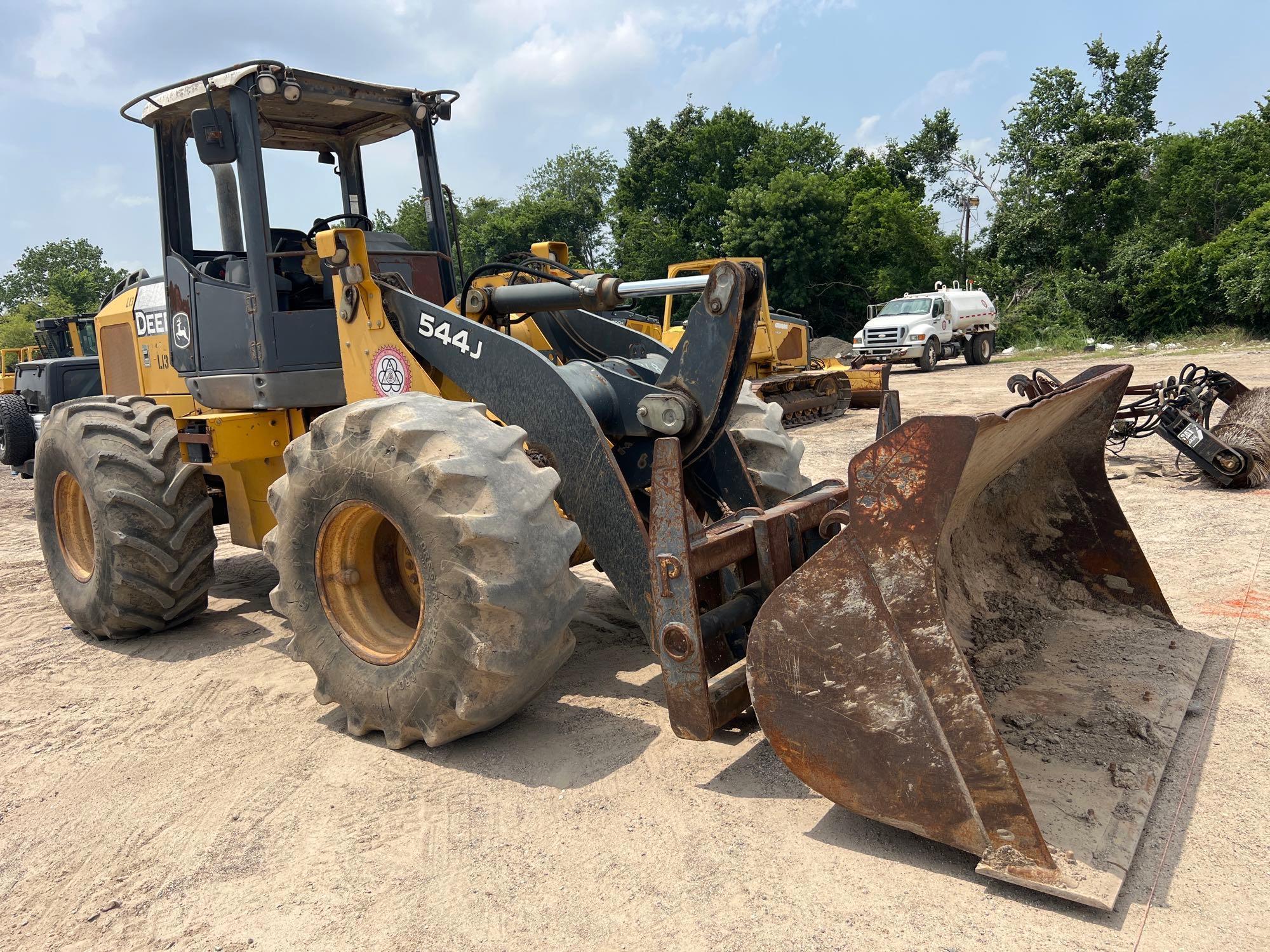 JOHN DEERE 544J RUBBER TIRED LOADER SN:608810 powered by John Deere diesel engine, equipped with