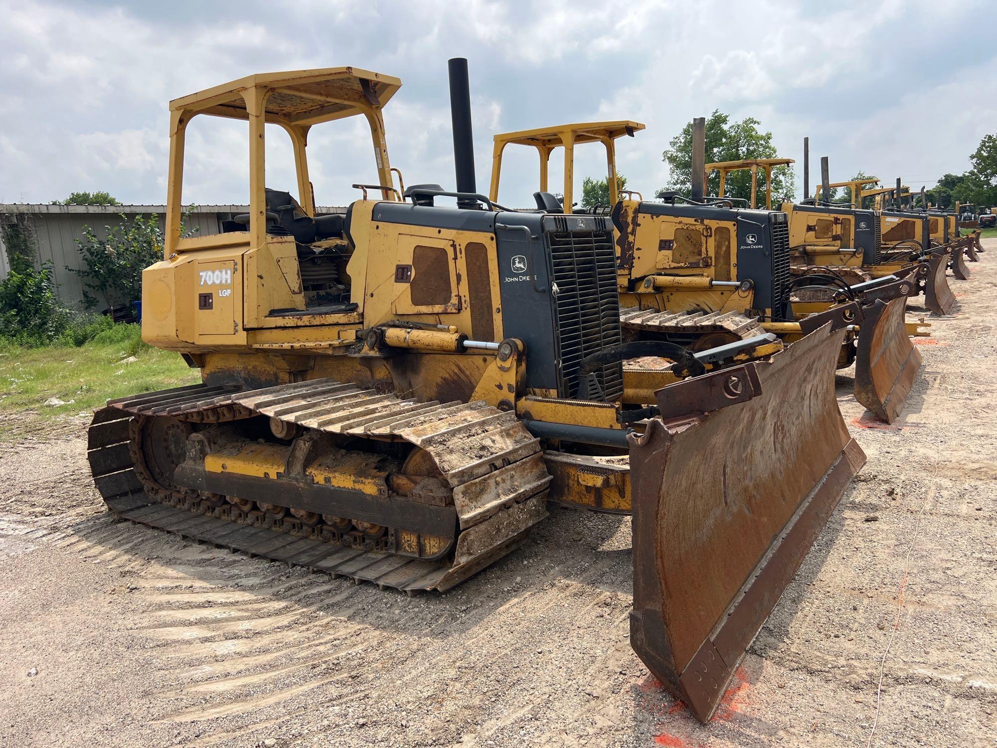 JOHN DEERE 700HLGP CRAWLER TRACTOR SN:X939460 powered by John Deere diesel engine, equipped with