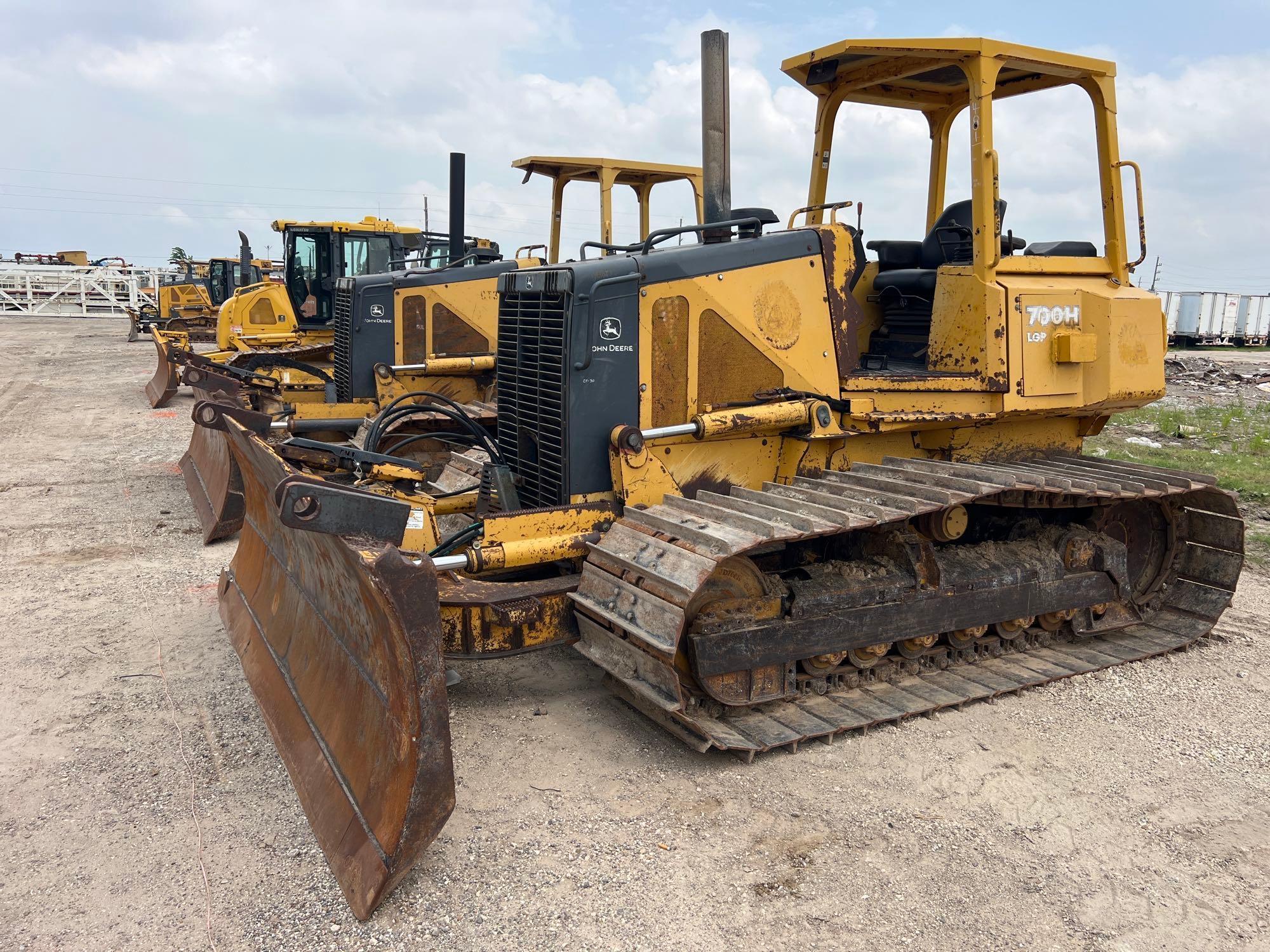 JOHN DEERE 700HLGP CRAWLER TRACTOR SN:X929020 powered by John Deere diesel engine, equipped with