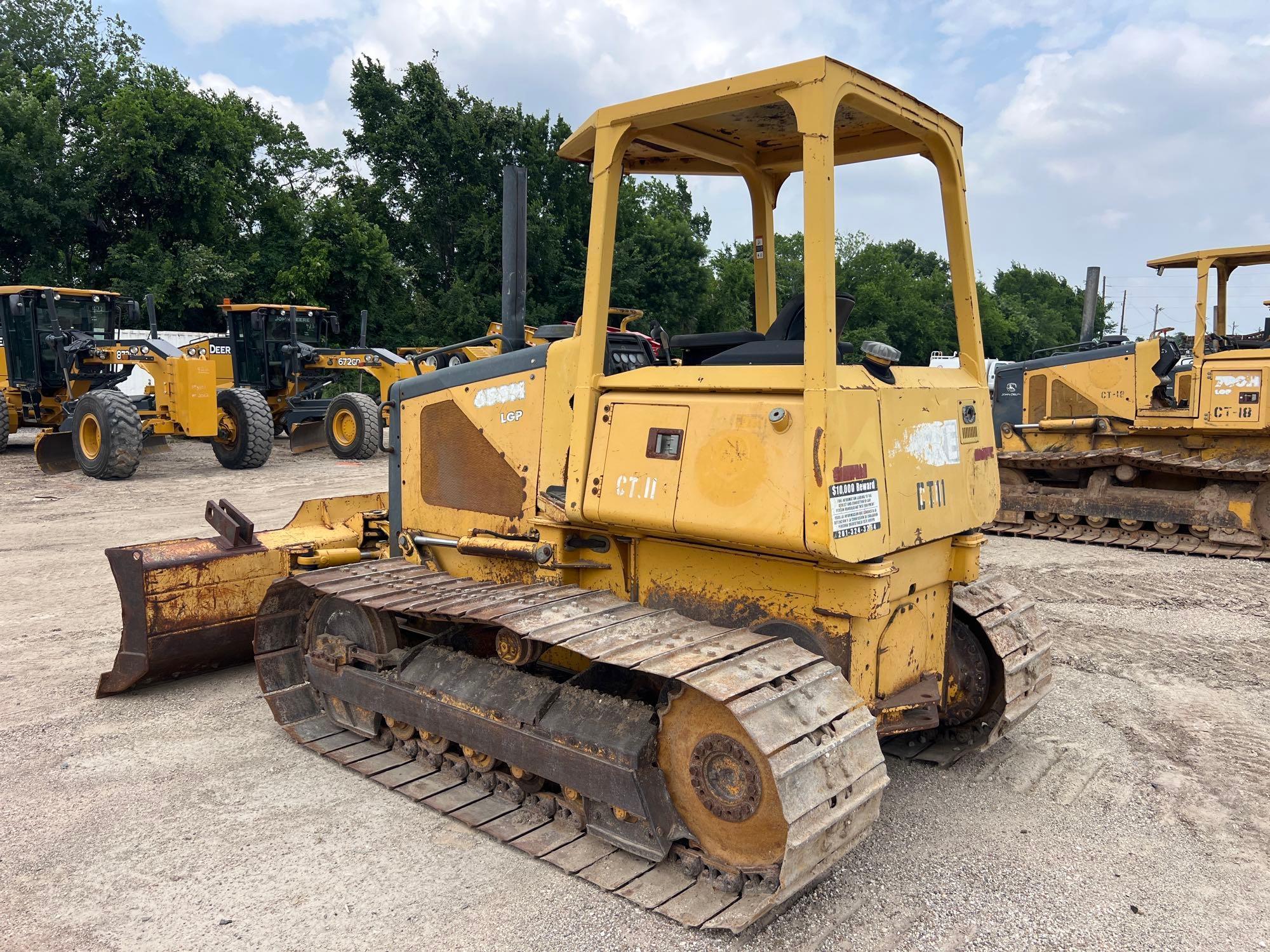 JOHN DEERE 650HLGP CRAWLER TRACTOR SN:X905034 powered by John Deere diesel engine, equipped with