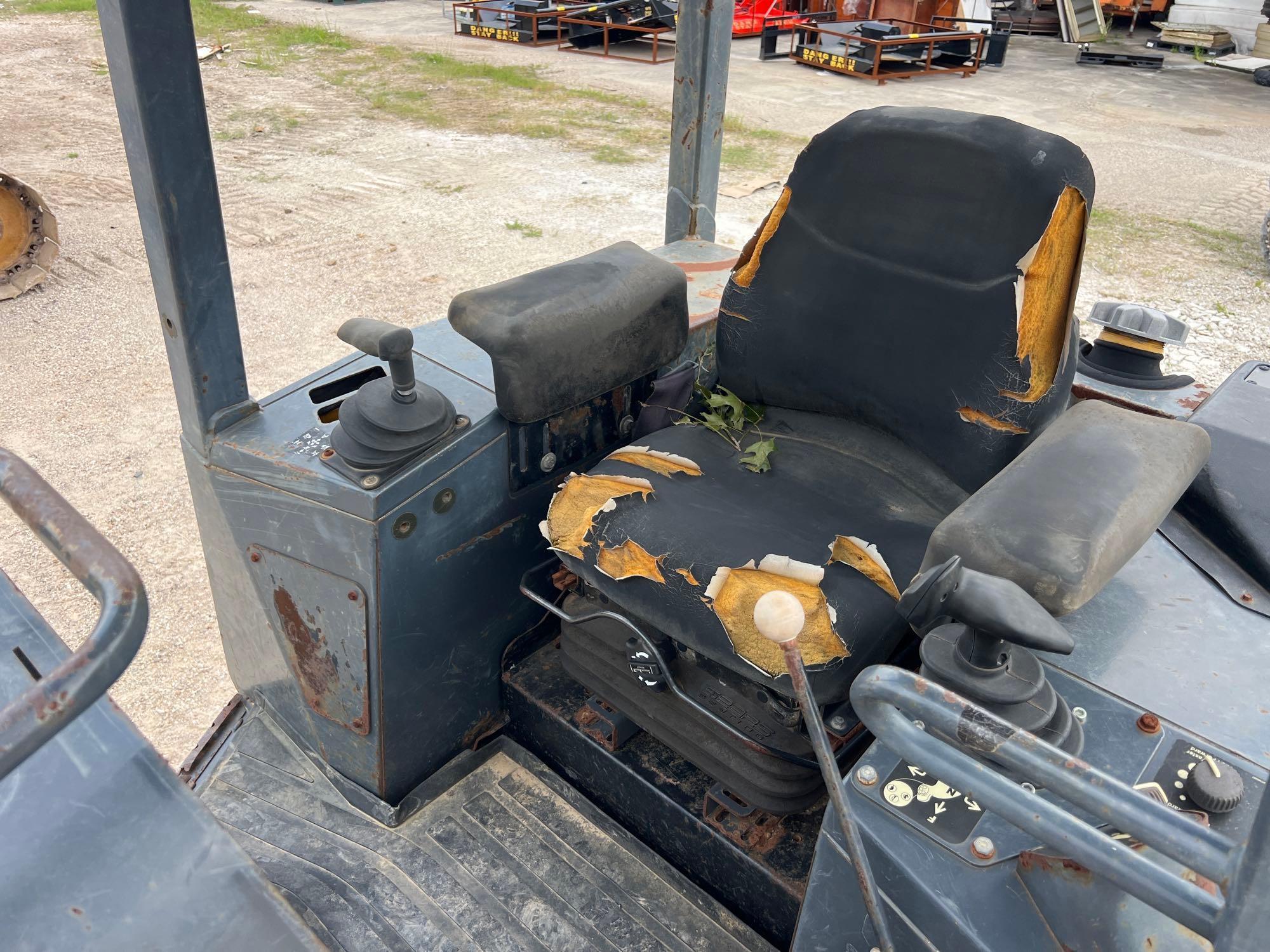 JOHN DEERE 550JLT CRAWLER TRACTOR SN:X119702 powered by John Deere diesel engine, equipped with