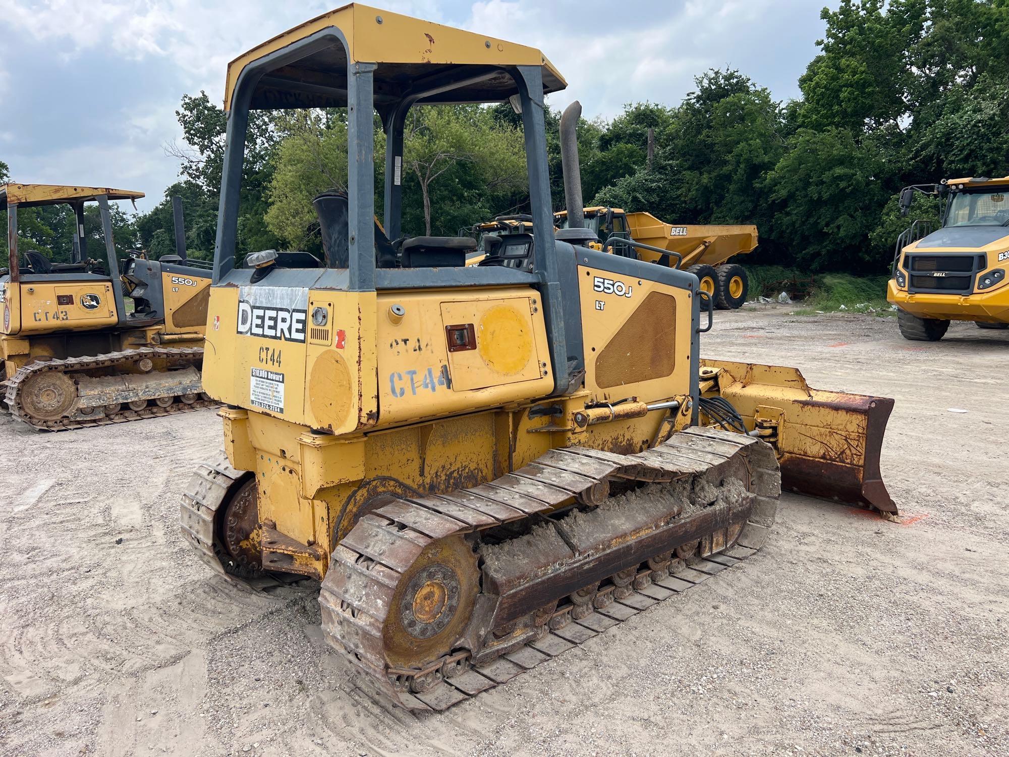 JOHN DEERE 550JLT CRAWLER TRACTOR SN:X119702 powered by John Deere diesel engine, equipped with