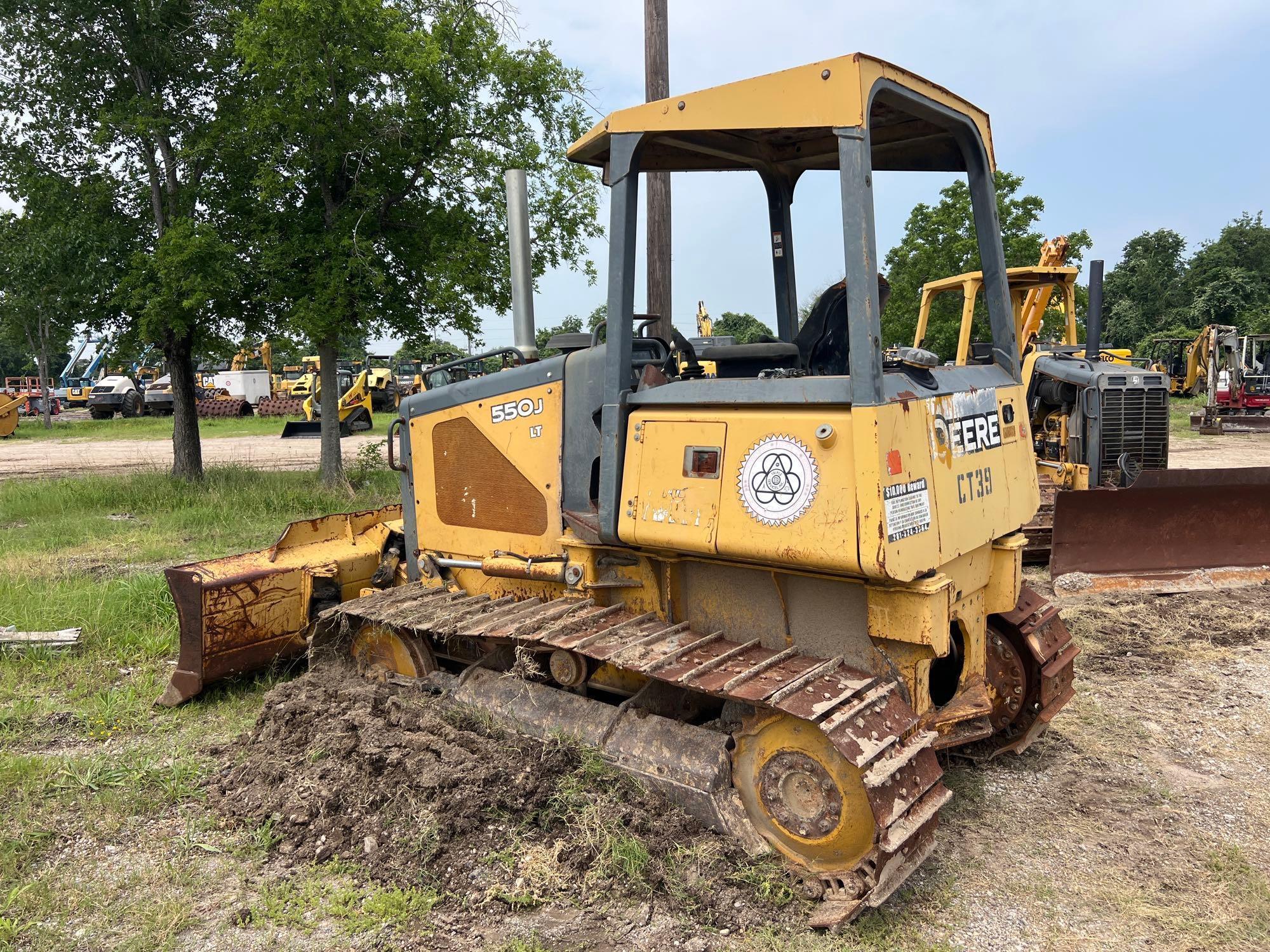 JOHN DEERE 550JLT CRAWLER TRACTOR SN:X110500 powered by John Deere diesel engine, equipped with