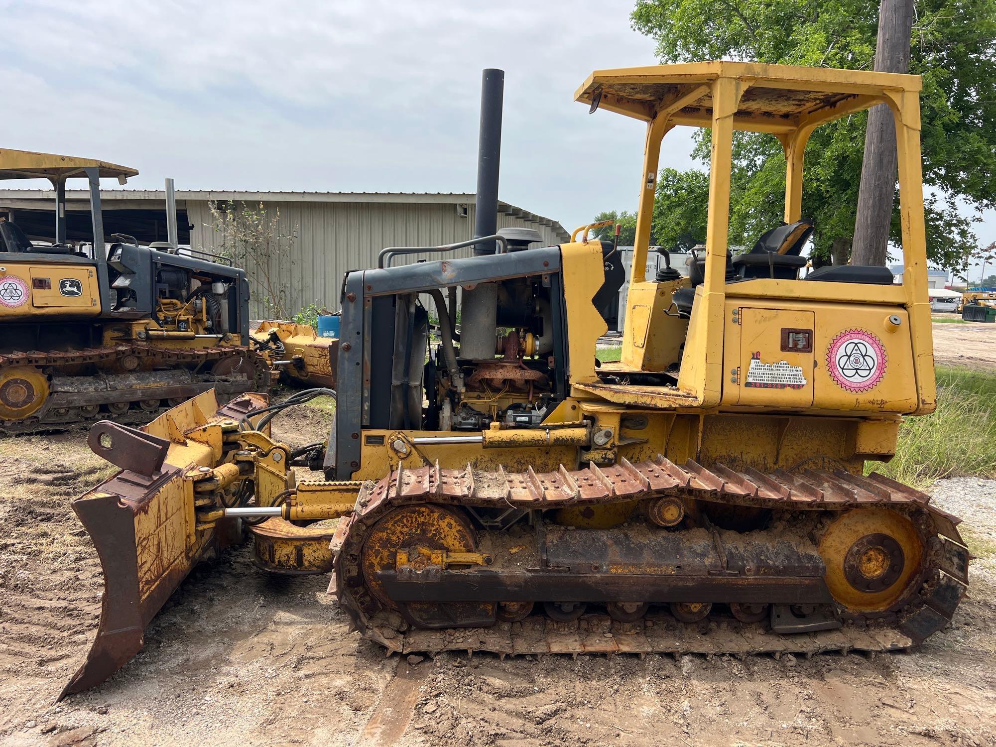 JOHN DEERE 550HLT CRAWLER TRACTOR SN:X924523 powered by John Deere diesel engine, equipped with