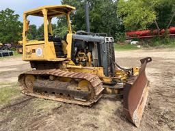 JOHN DEERE 550HLT CRAWLER TRACTOR SN:X924523 powered by John Deere diesel engine, equipped with