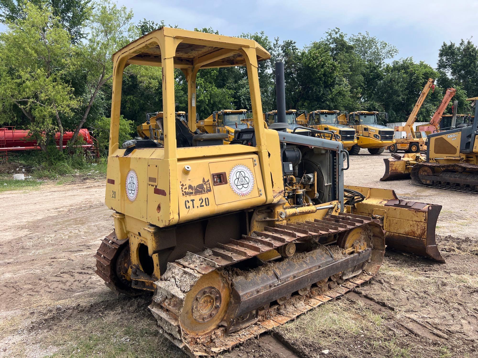 JOHN DEERE 550HLT CRAWLER TRACTOR SN:X924523 powered by John Deere diesel engine, equipped with