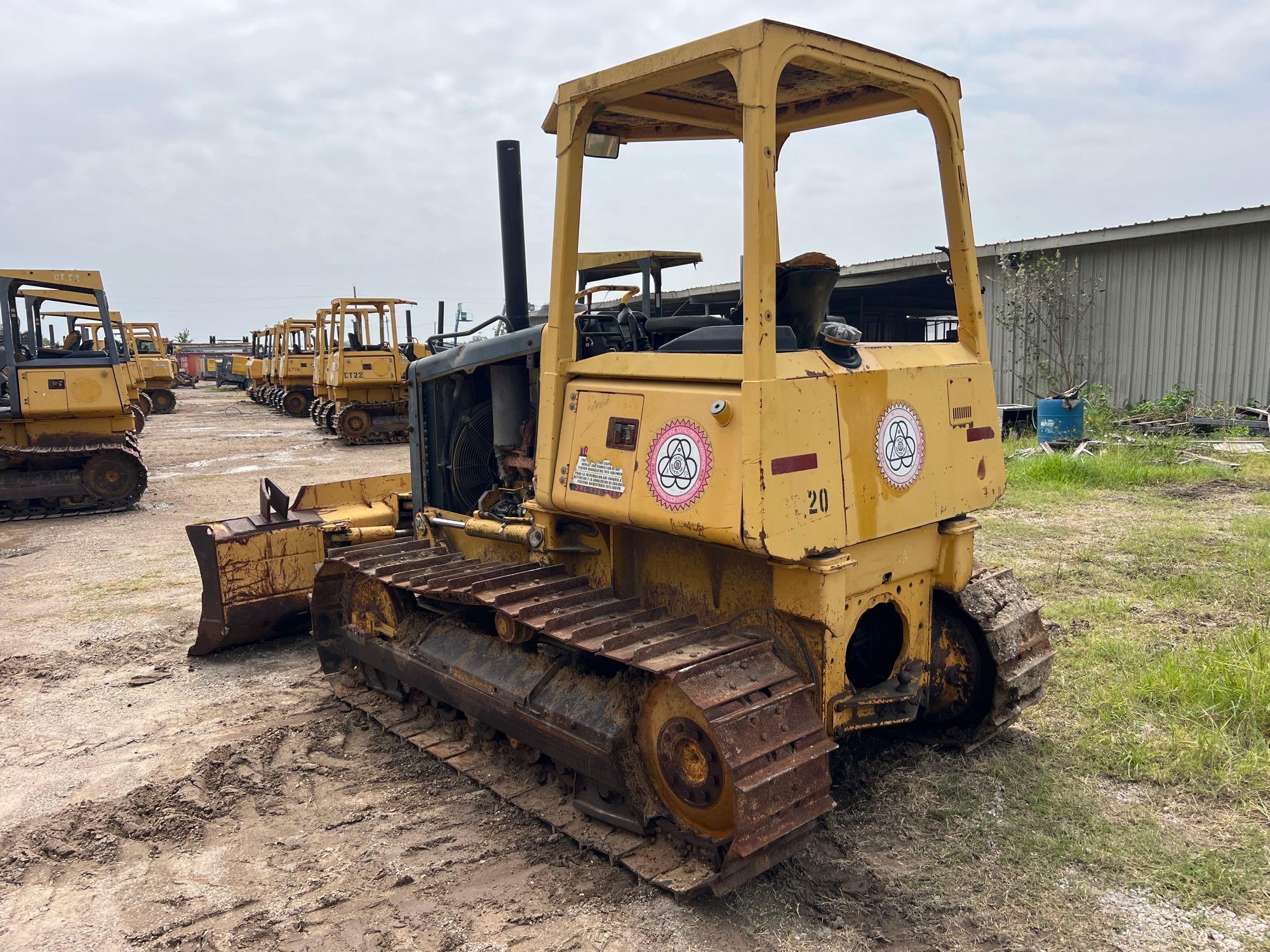 JOHN DEERE 550HLT CRAWLER TRACTOR SN:X924523 powered by John Deere diesel engine, equipped with