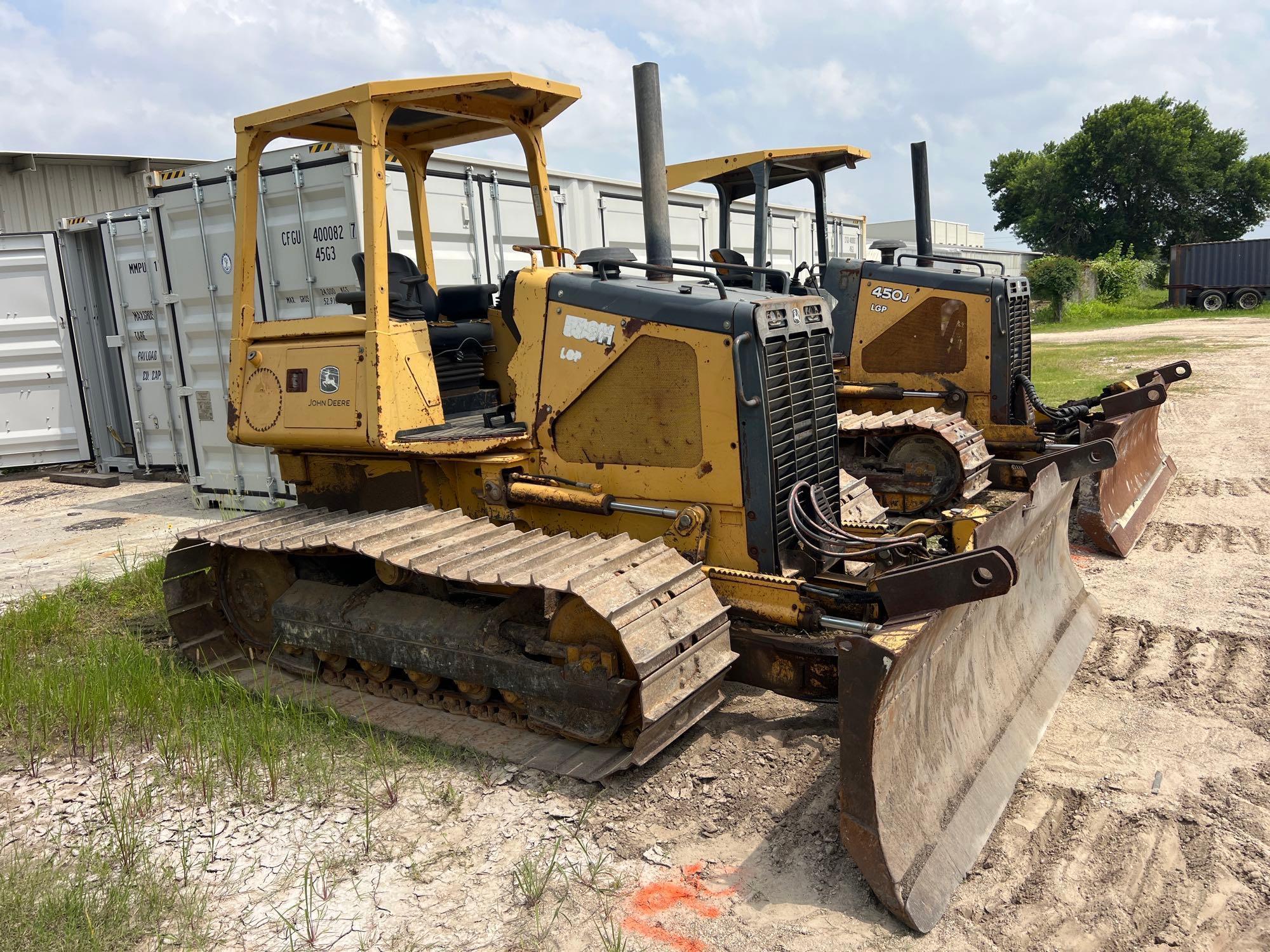 JOHN DEERE 550HLGP CRAWLER TRACTOR SN:X912361 powered by John Deere diesel engine, equipped with