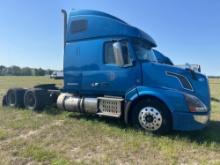 2015 VOLVO TRUCK TRACTOR VN:173538 powered by Volvo D13 diesel engine, 455hp, equipped with