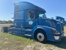 2013 VOLVO TRUCK TRACTOR VN:5483 powered by Volvo D13 diesel engine, 455hp, equipped with automatic