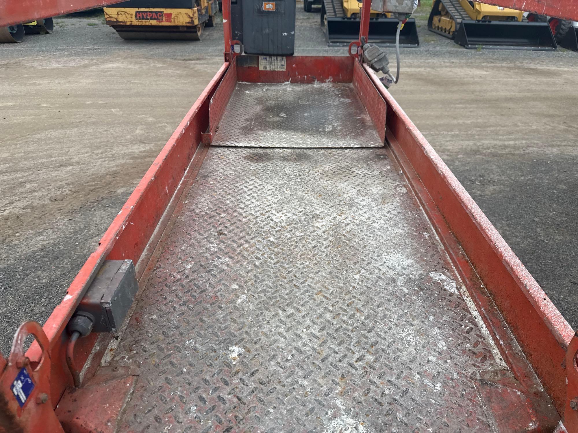 SKYJACK 3226 SCISSOR LIFT SN:270008681 electric powered, equipped with 26ft. Platform height, slide