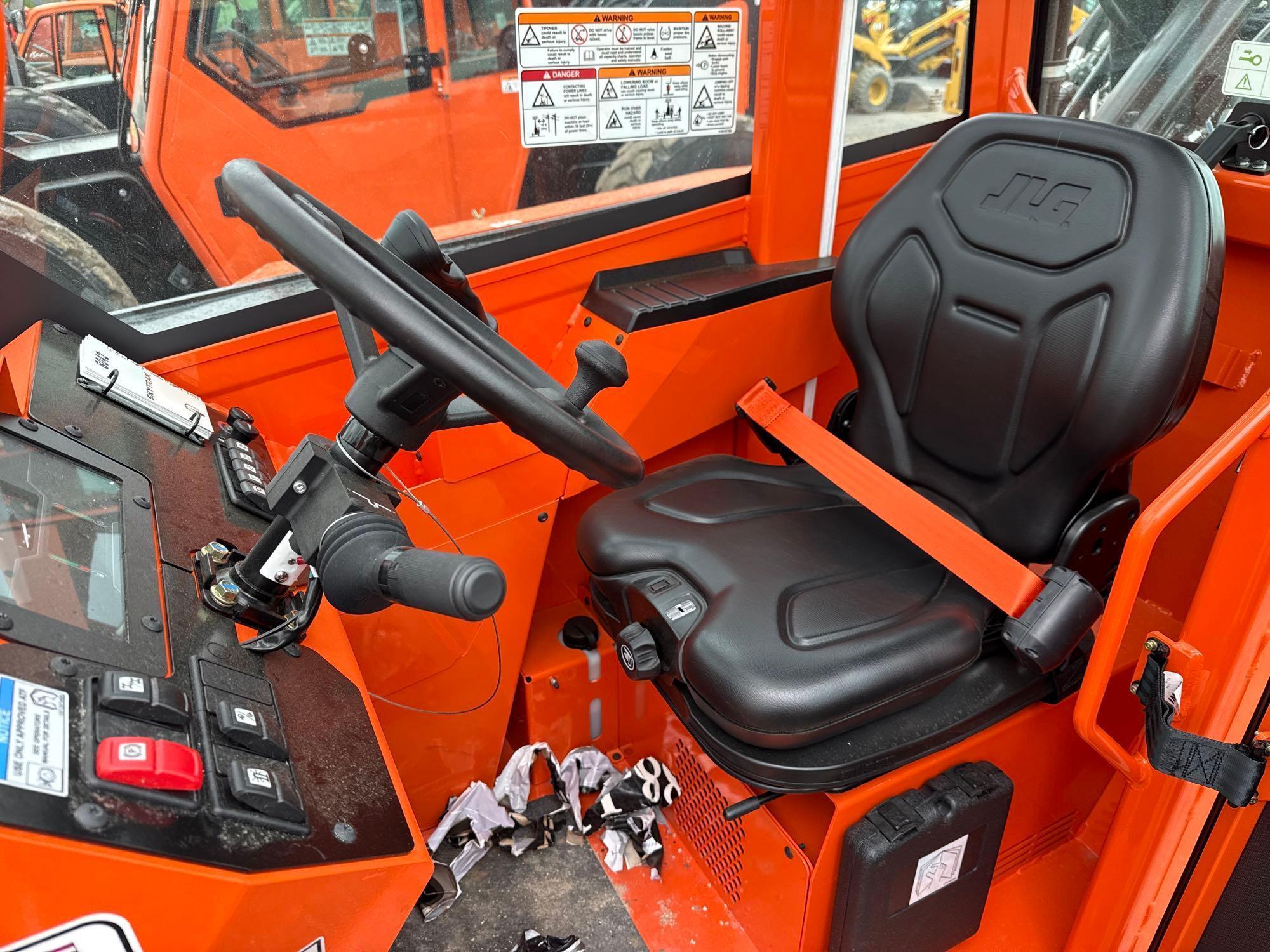 NEW UNUSED SKYTRAK 8042 TELESCOPIC FORKLIFT SN:160138224 4x4, powered by diesel engine, 74hp,