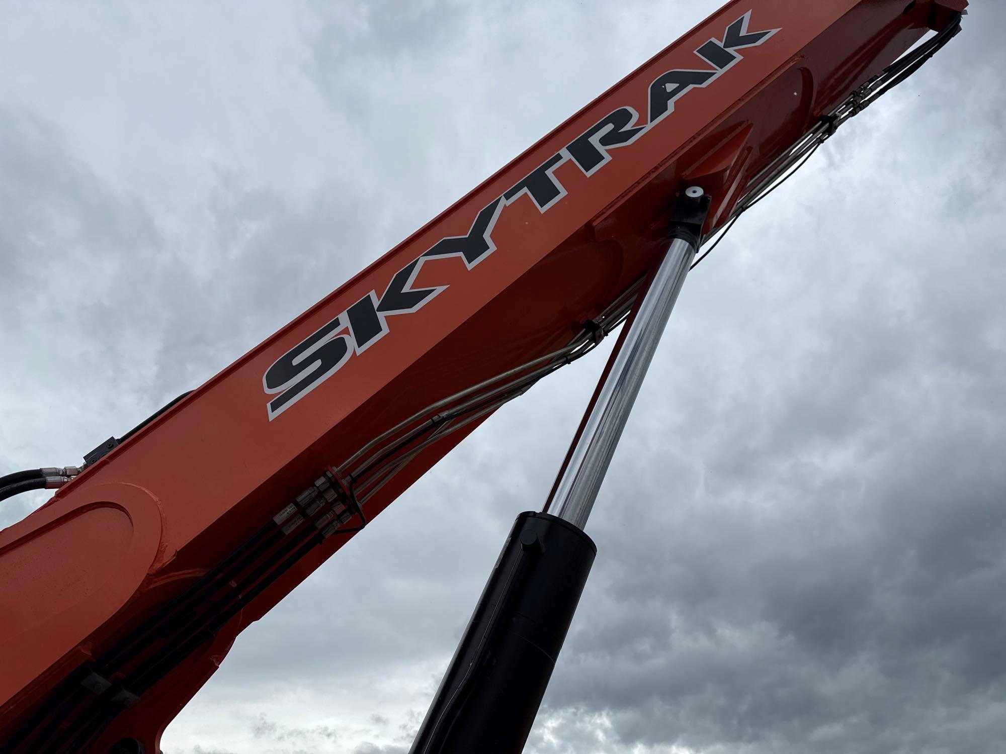 NEW UNUSED SKYTRAK 8042 TELESCOPIC FORKLIFT SN:160138224 4x4, powered by diesel engine, 74hp,