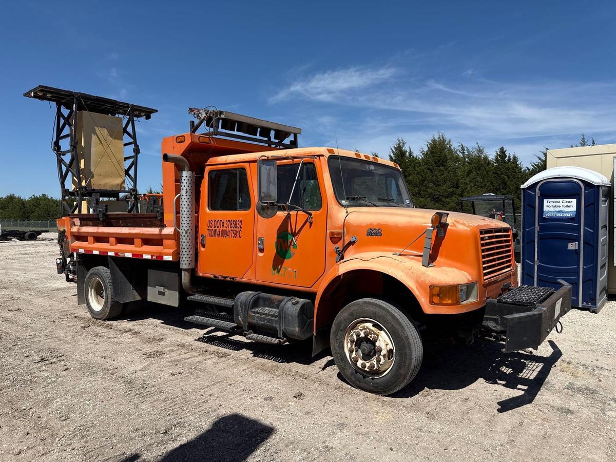 2000 INTERNATIONAL 4700 DUMP TRUCK VN:1HTSCAAL5YH251742 powered by DT466 7.6L diesel engine,