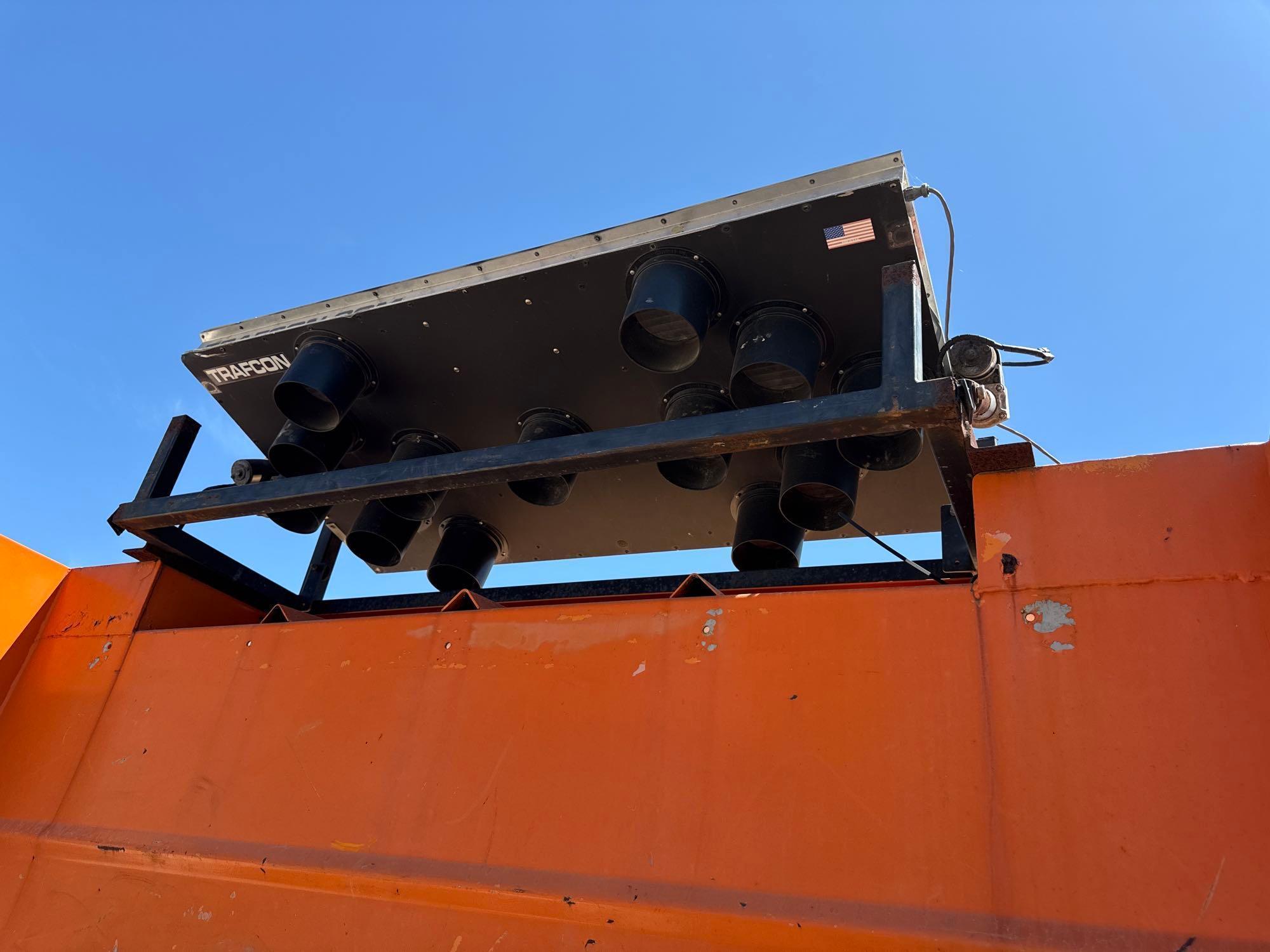 2000 INTERNATIONAL 4700 DUMP TRUCK VN:1HTSCAAL5YH251742 powered by DT466 7.6L diesel engine,
