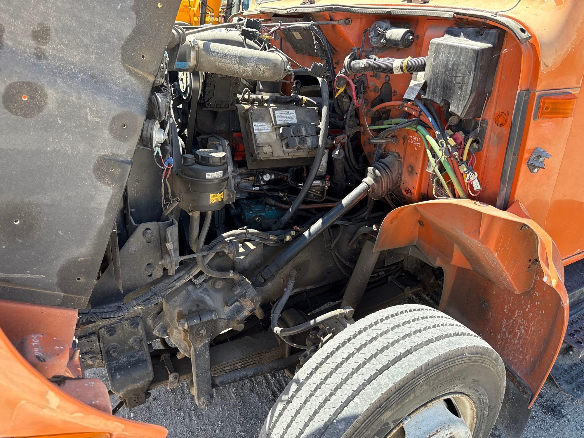 2000 INTERNATIONAL 4700 DUMP TRUCK VN:1HTSCAAL5YH251742 powered by DT466 7.6L diesel engine,