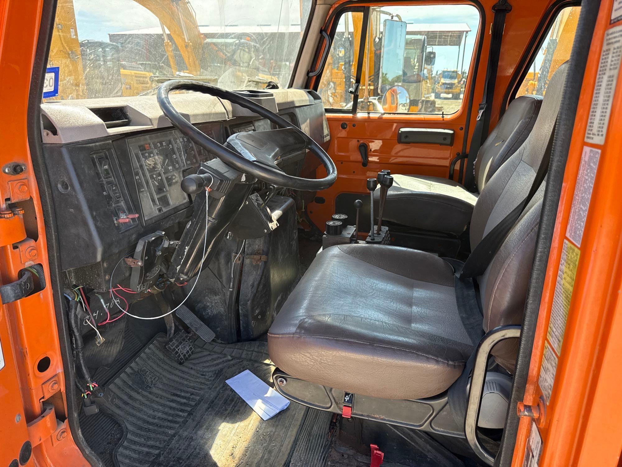 2000 INTERNATIONAL 4700 DUMP TRUCK VN:1HTSCAAL5YH251742 powered by DT466 7.6L diesel engine,