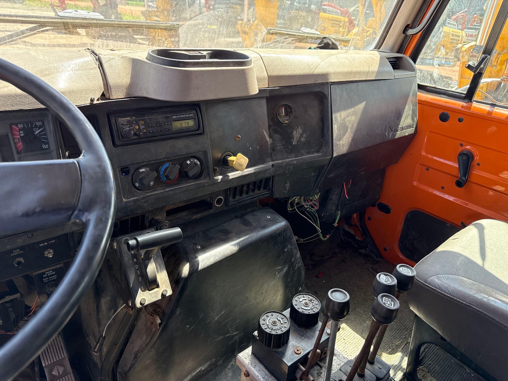 2000 INTERNATIONAL 4700 DUMP TRUCK VN:1HTSCAAL5YH251742 powered by DT466 7.6L diesel engine,