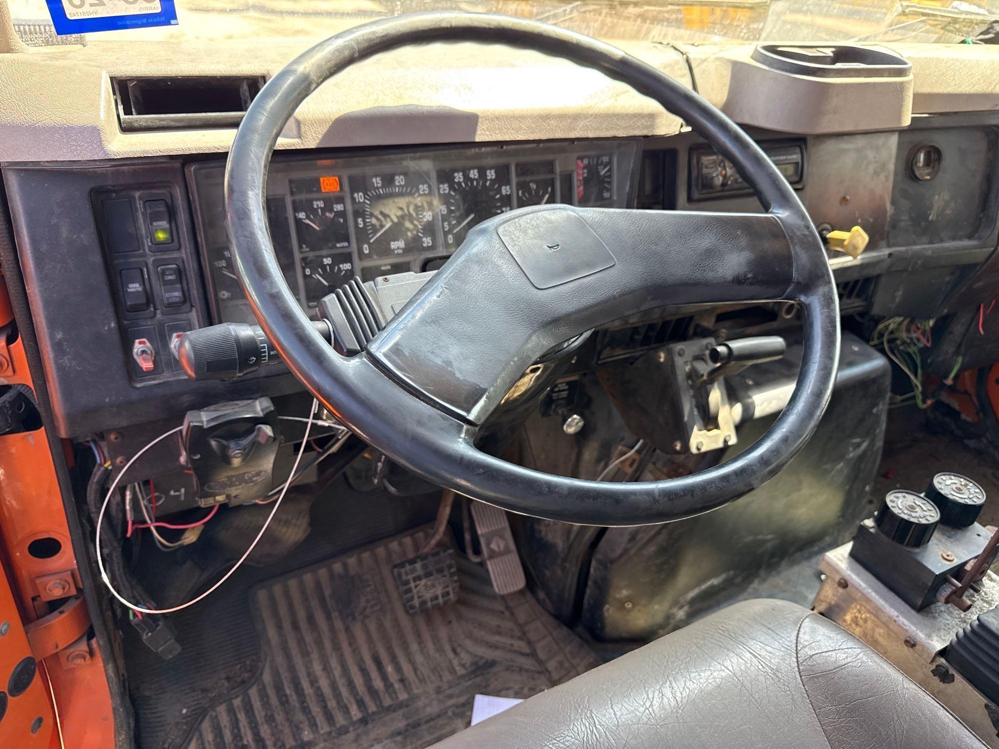 2000 INTERNATIONAL 4700 DUMP TRUCK VN:1HTSCAAL5YH251742 powered by DT466 7.6L diesel engine,