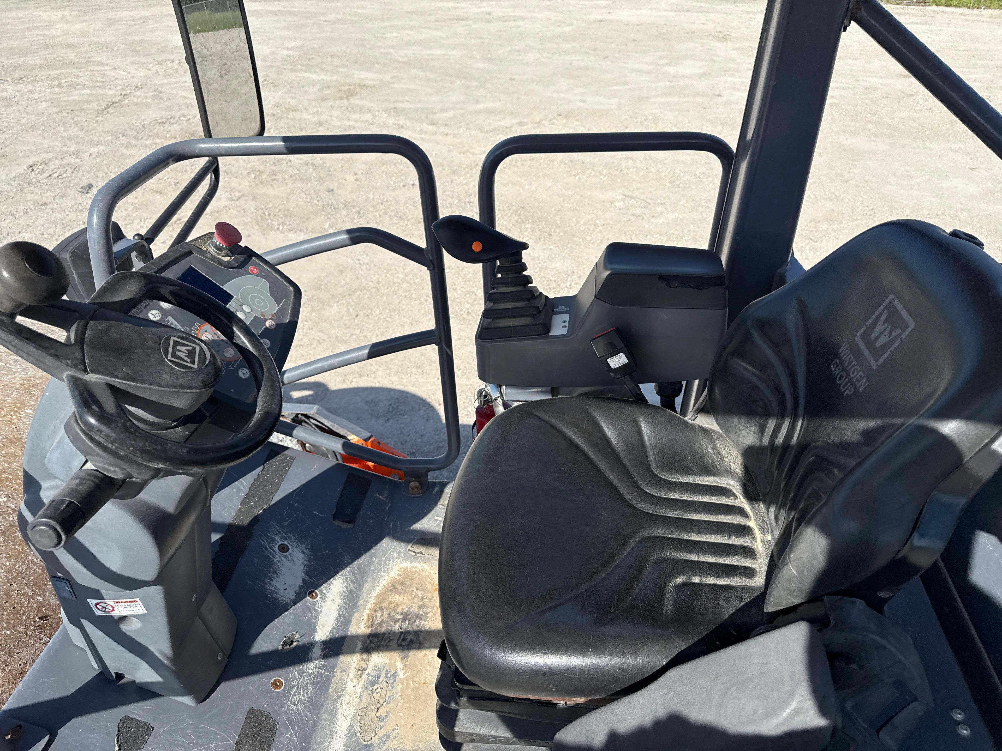 2018 HAMM H10I VIBRATORY ROLLER SN:H2350721 powered by diesel engine, equipped with OROPS, 84in.