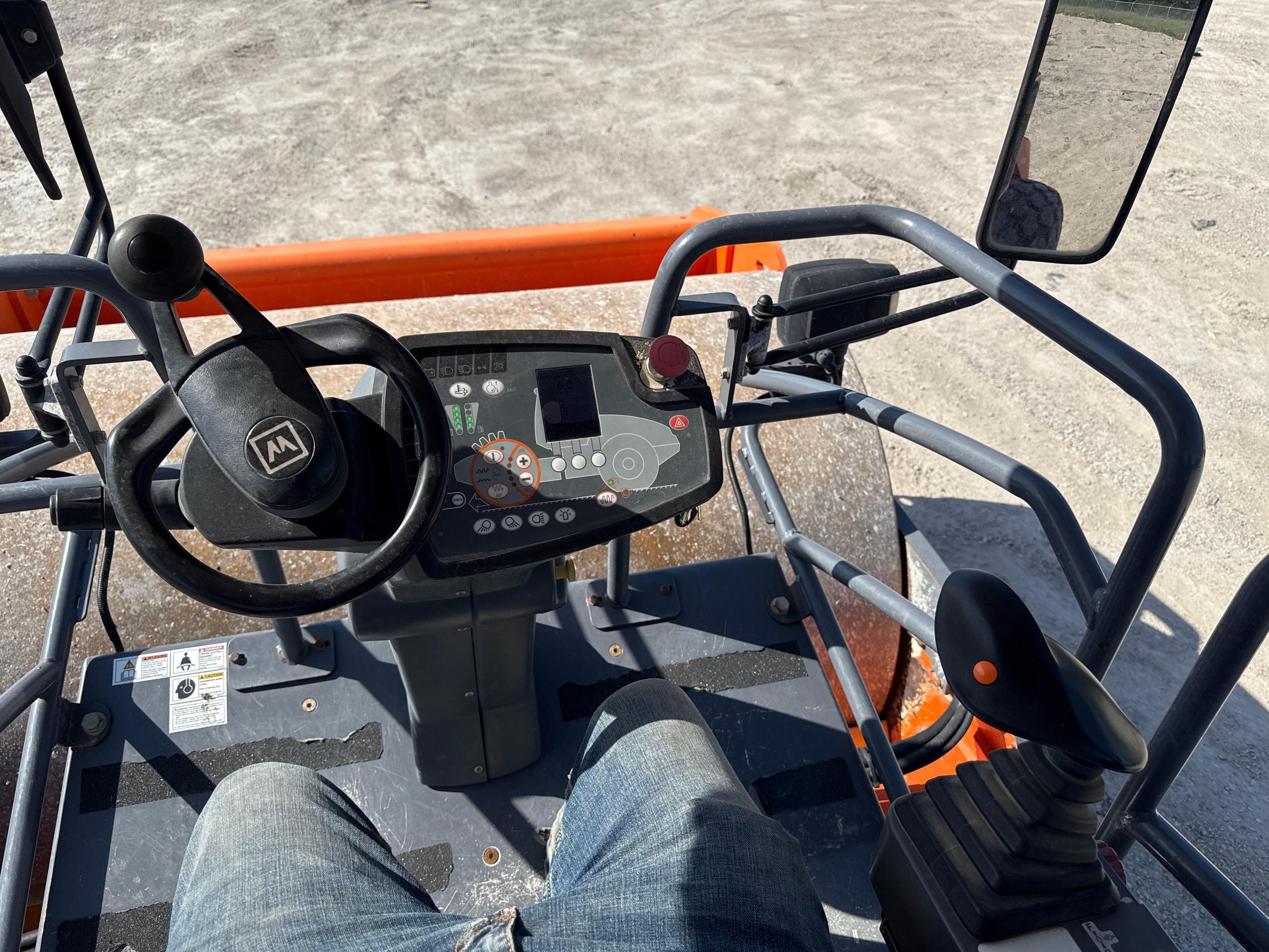 2018 HAMM H10I VIBRATORY ROLLER SN:H2350721 powered by diesel engine, equipped with OROPS, 84in.