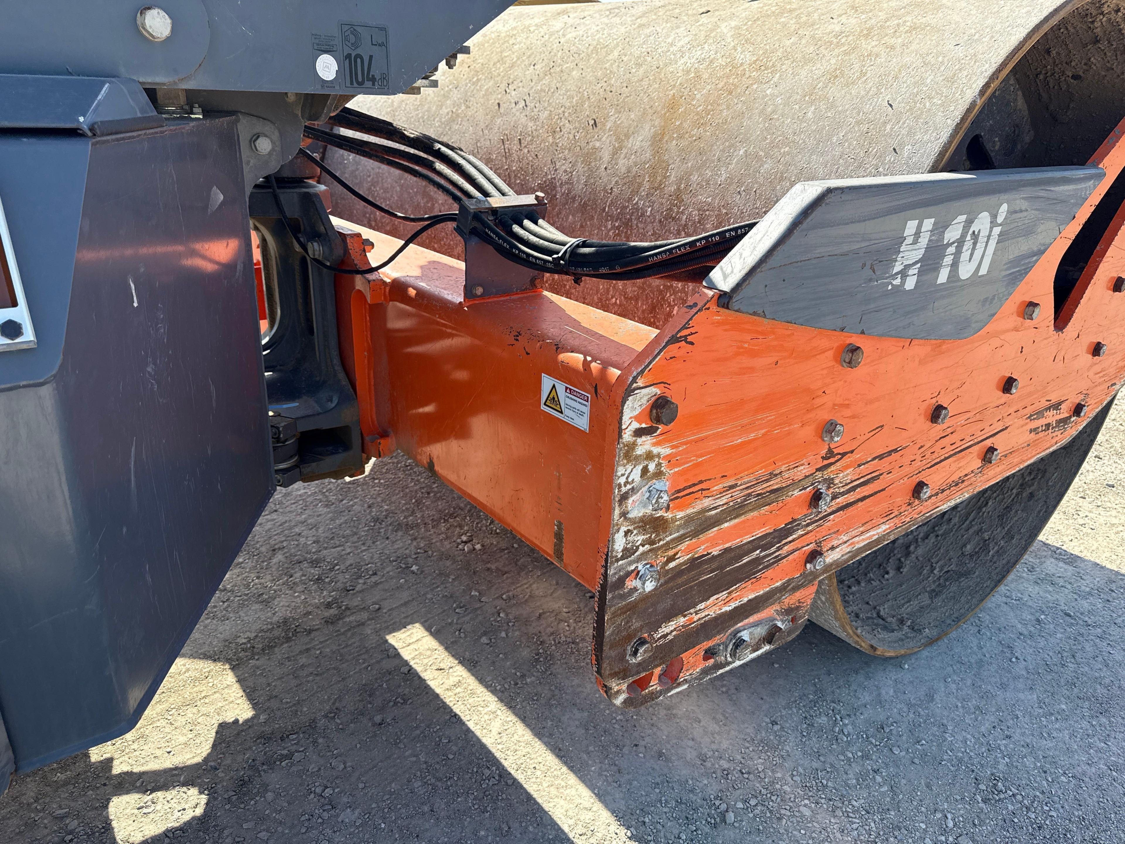 2018 HAMM H10I VIBRATORY ROLLER SN:H2350721 powered by diesel engine, equipped with OROPS, 84in.