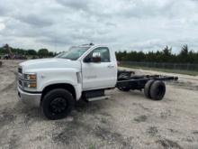 NEW UNUSED 2023 CHEVY 5500 CAB & CHASSIS VN:718231 powered by V8 5.2L turbo diesel engine, equipped